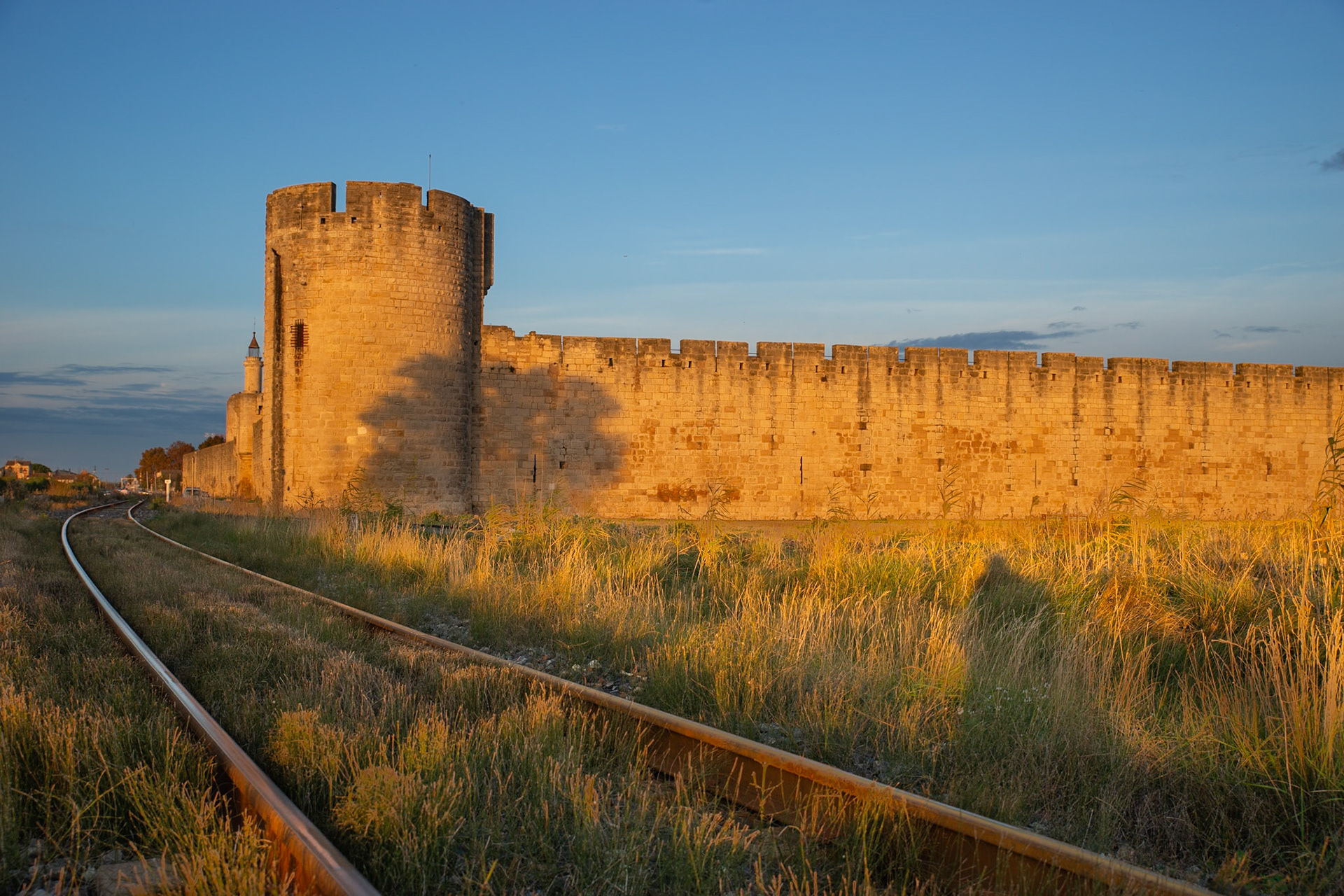 Cité d'Aigues-Mortes au coucher de soleil (2021)