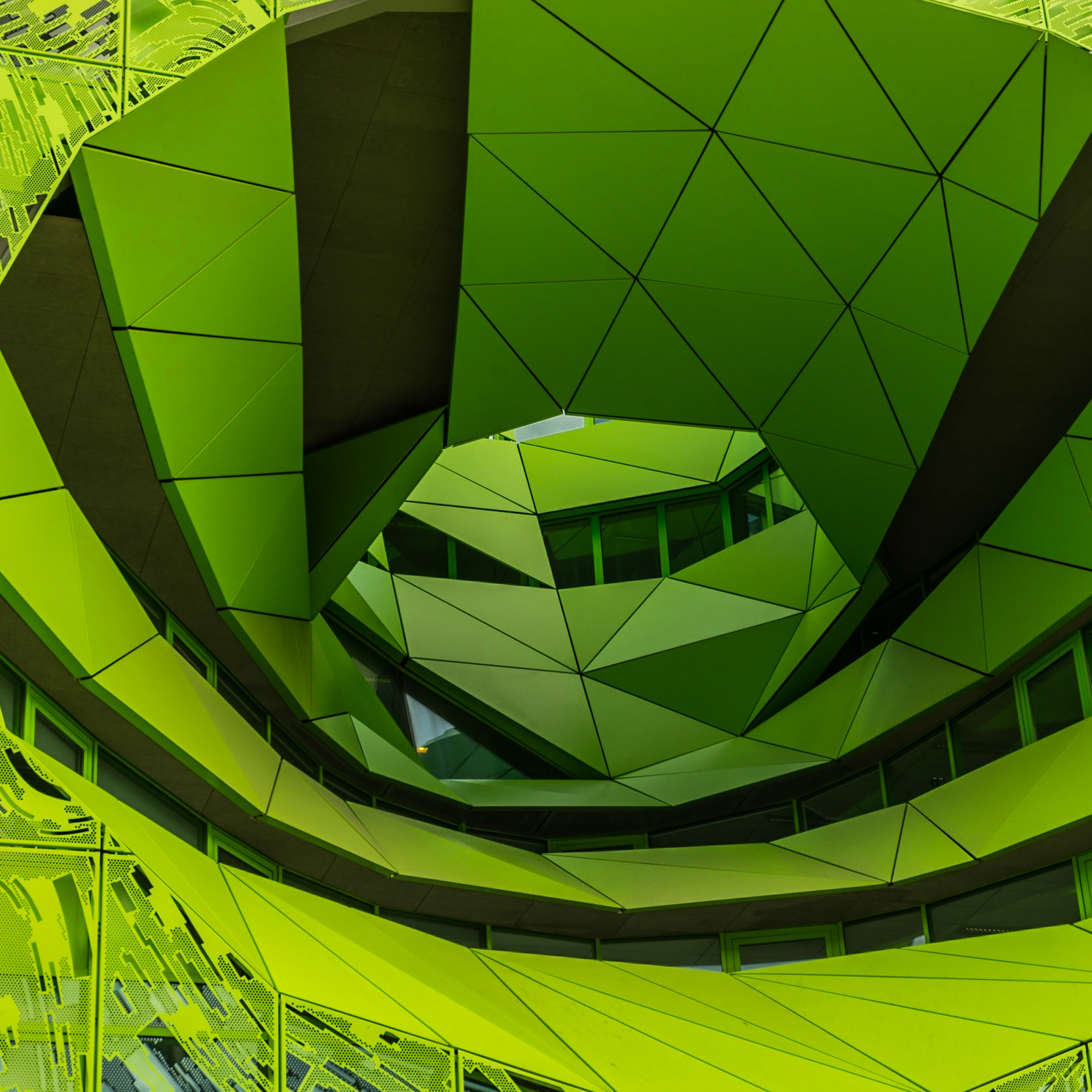 Le Cube Vert, situé sur le site de Lyon Confluence, héberge le siège mondial de la chaîne d’information européenne Euronews. C’est un immense parallélépipède transpercé par deux atriums coniques offrant des vues sur le paysage environnant et des accès aux berges de la Saône. Ces atriums offrent des lieux de détente accessibles depuis les bureaux. La façade est doublée d’une résille d’aluminium ajourée monochrome vert aux perforations irrégulières, conçue par l’artiste Fabrice Hyber. Ce bâtiment est l’œuvre des architectes Dominique Jakob et Brendan MacFarlane qui revendiquent une architecture qui bouscule les standards pour mieux s’inscrire dans le renouveau urbain.