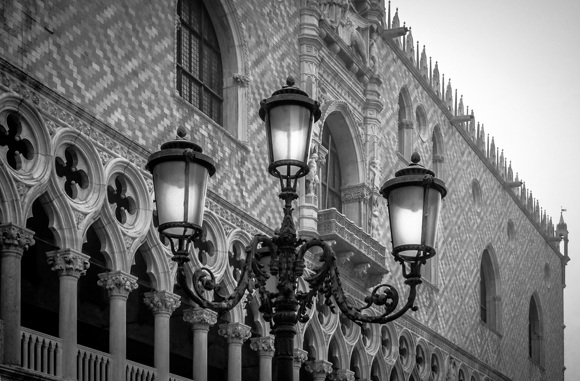 Version noir et blanc du Palais des Doges.