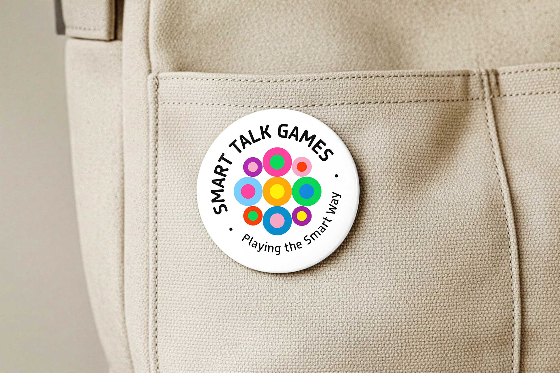 יישום לוגו על מוצר ממותג לילדים