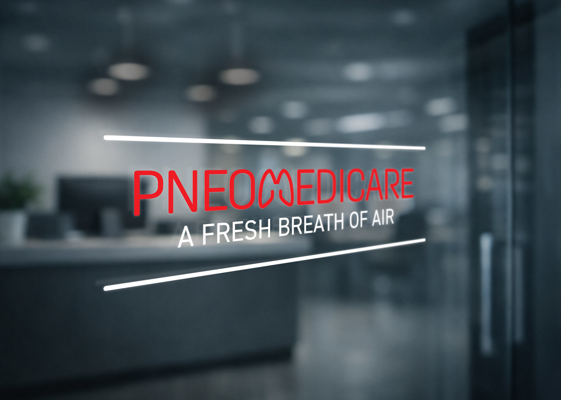 שילוט משרדי עם לוגו Pneumedicare על דלת זכוכית