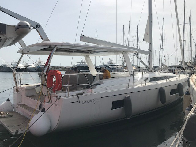 OCEANIS 51 with Manuel Tent and Davits