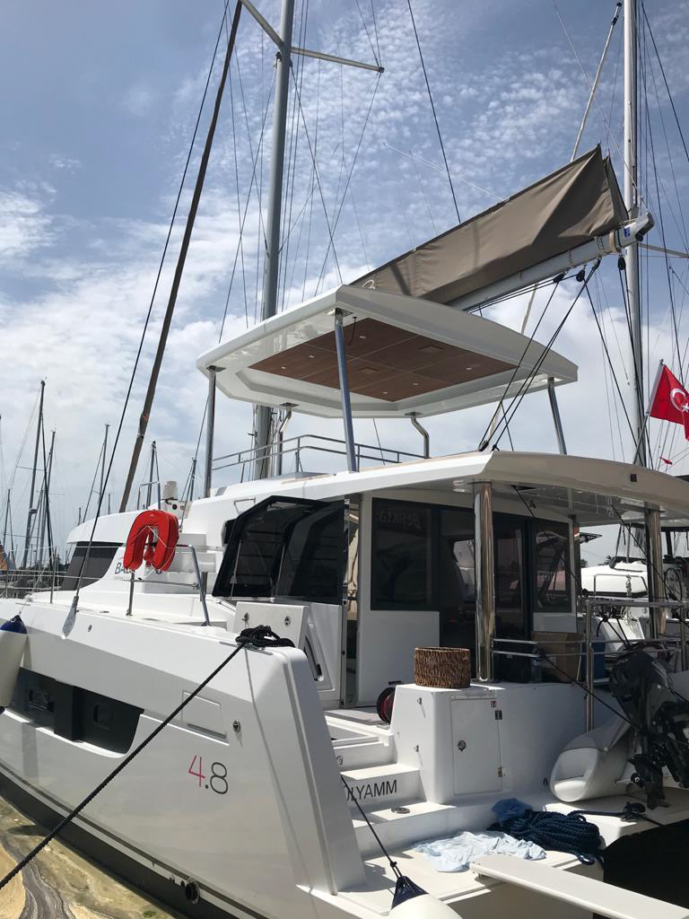 BALI 4.8 With Teak Veenered Ceiling