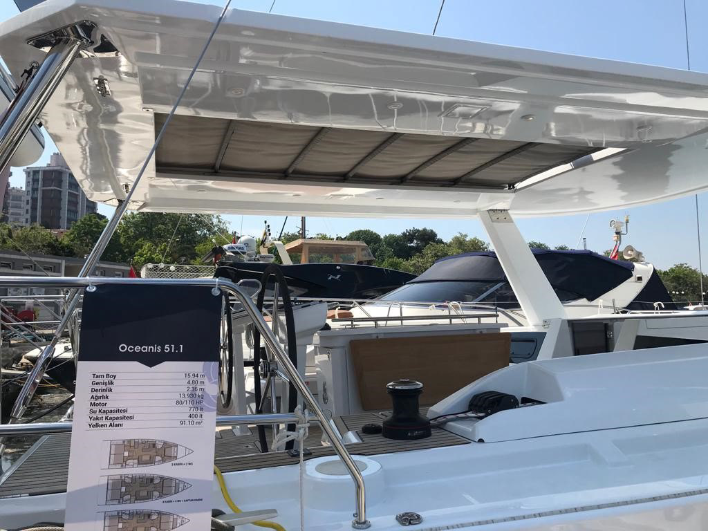 OCEANIS 51 with Manuel Tent