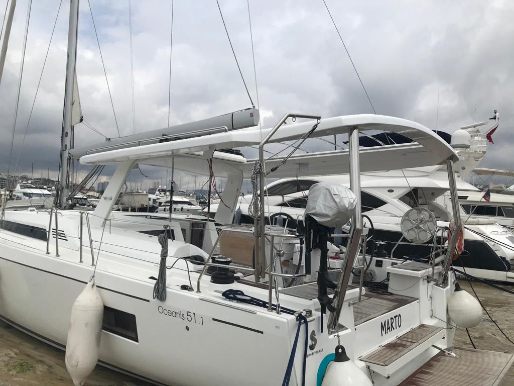 OCEANIS 51 with Manuel Tent