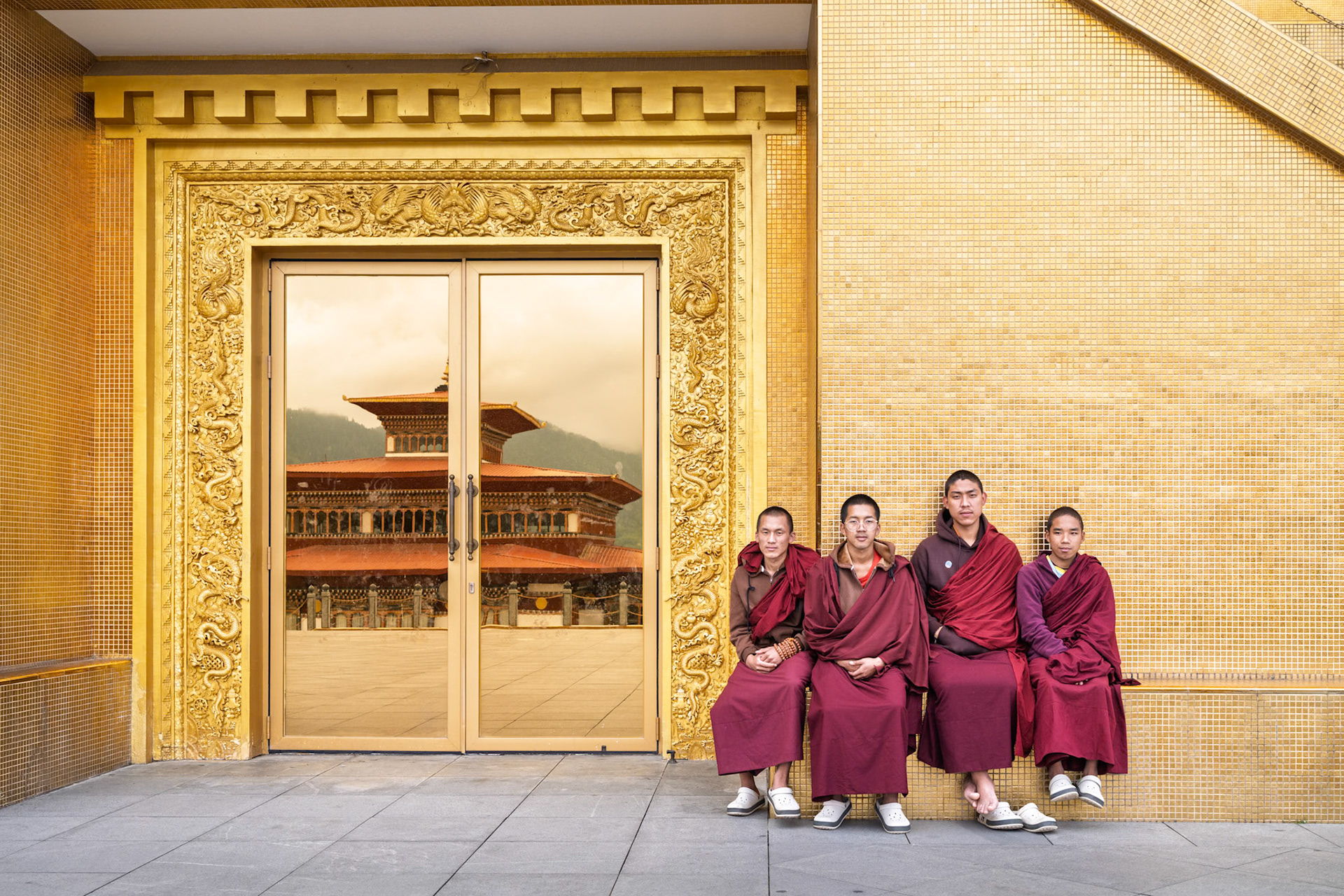 Between Tradition and Gold