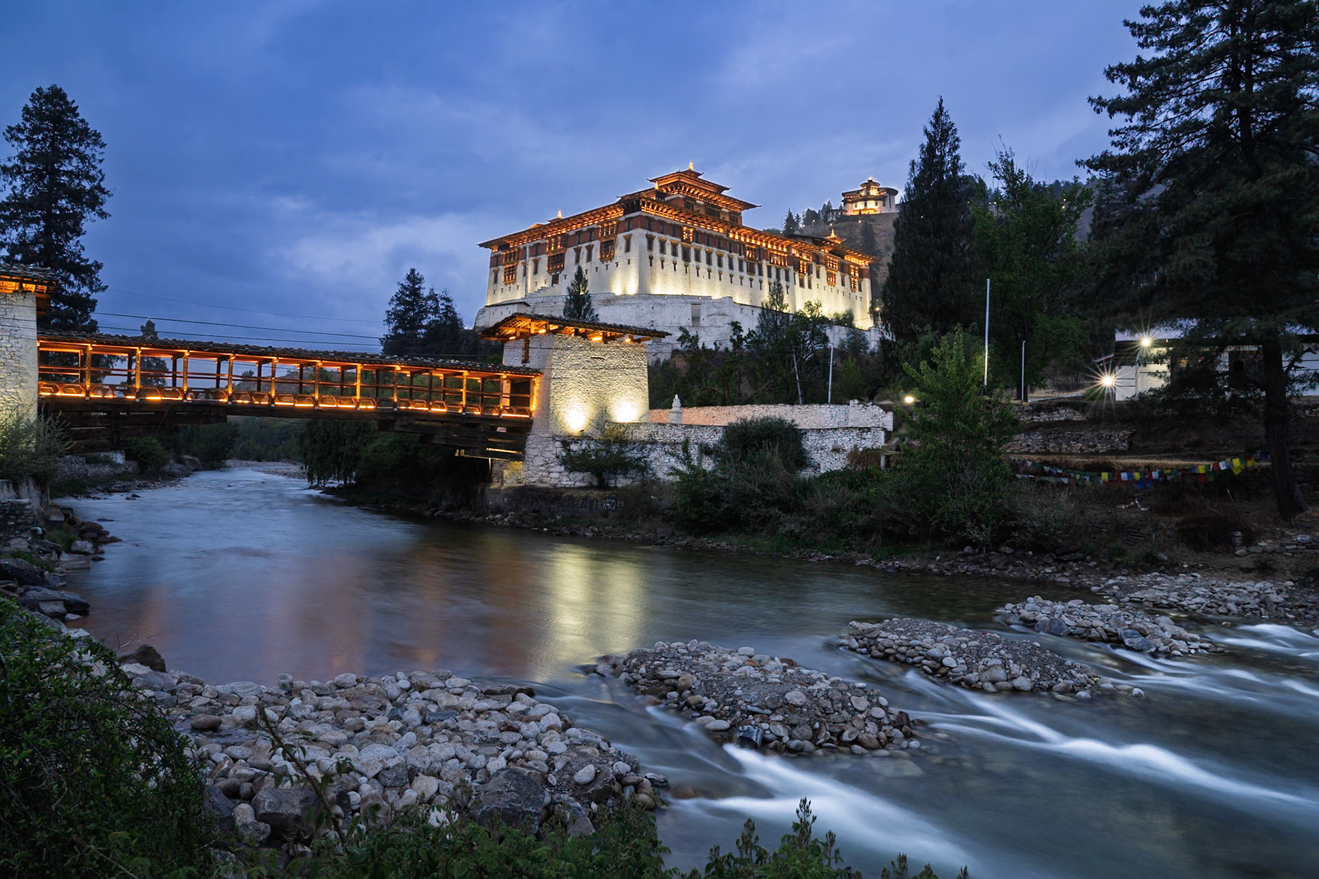 Rinpung Dzong and Nemi Zam bridge