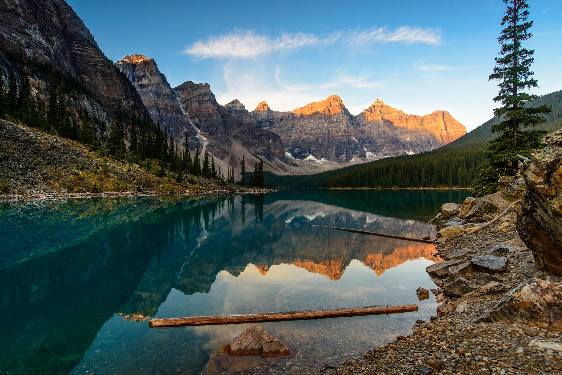 Sunrise at Morraine Lake