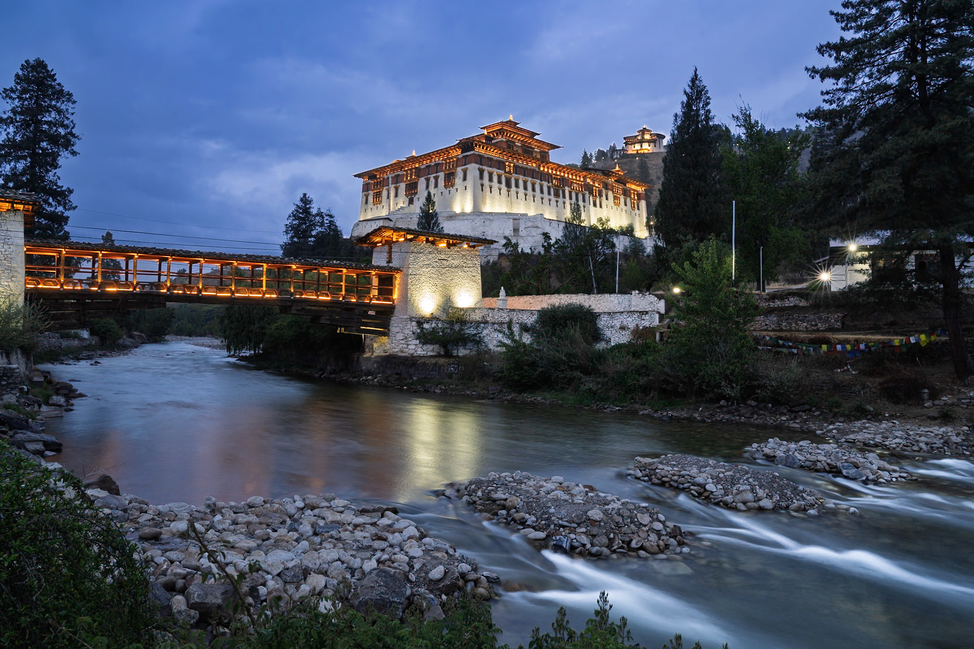 Rinpung Dzong and Nemi Zam bridge