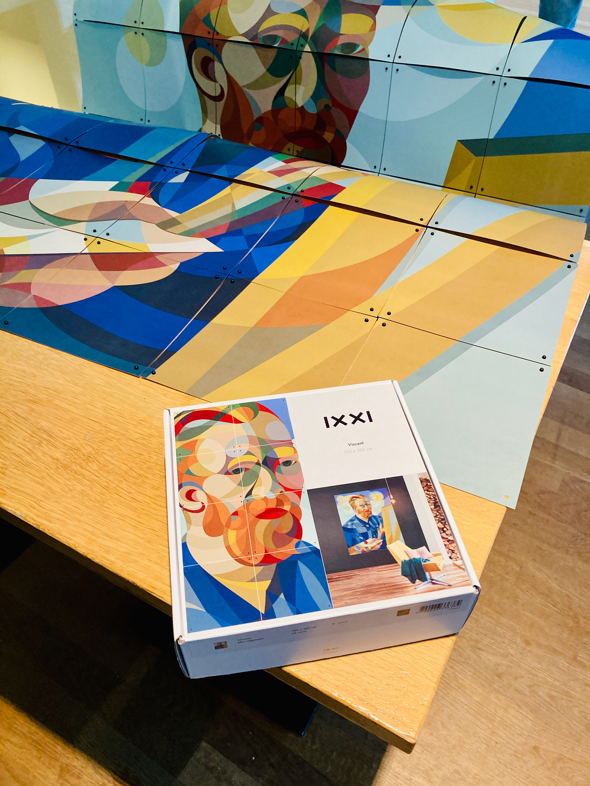 Het IXXI werk in de mooie museumshop doos