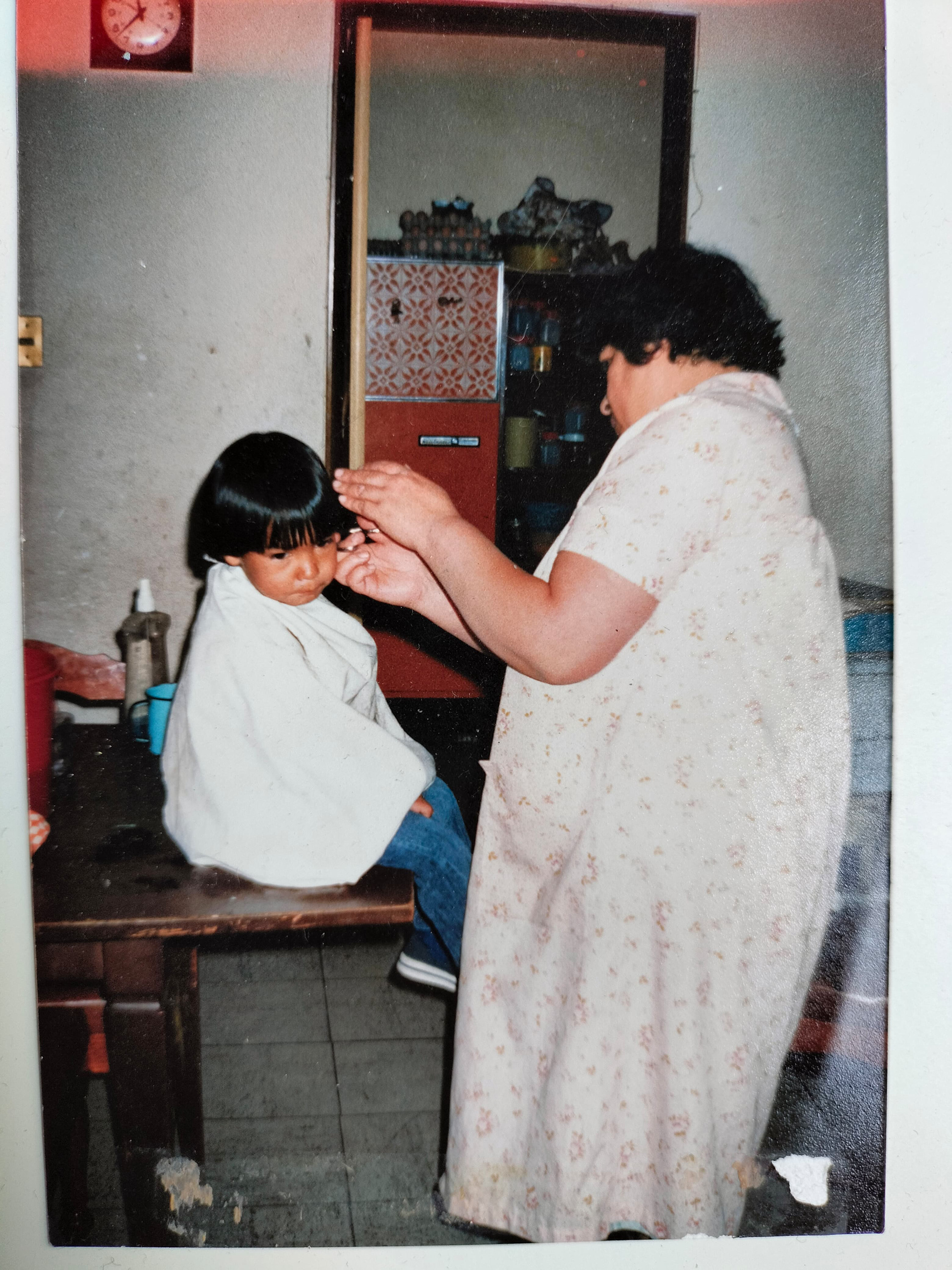 Mi abuelita me corta el pelo