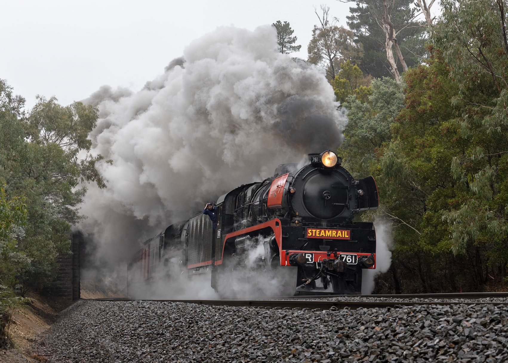 The sound of double headed Hudsons reverberates through the Macedon Ranges as R761 and R711 burst beneath Scout Camp Road and summit the Great Dividing Range, charging onwards to Bendigo.