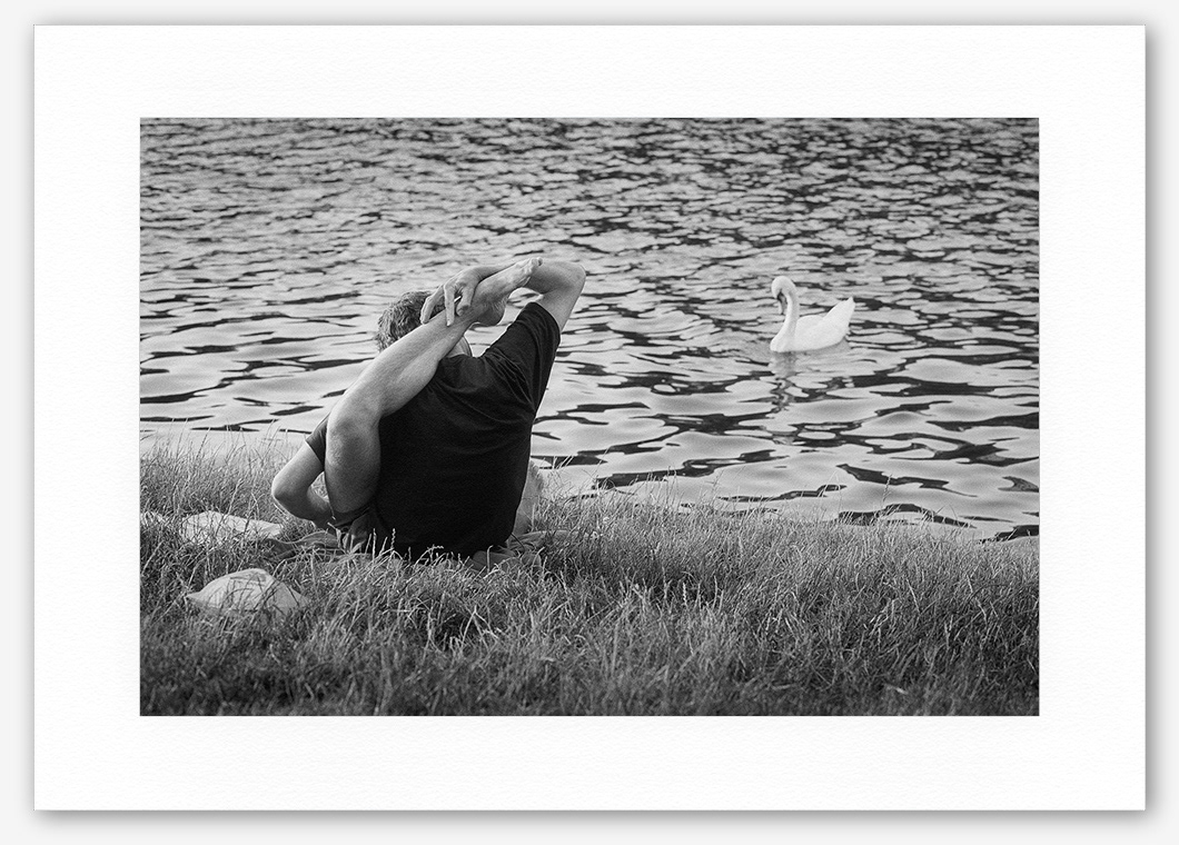 Steve Hanson photography. Contortionist, Berlin, Germany.