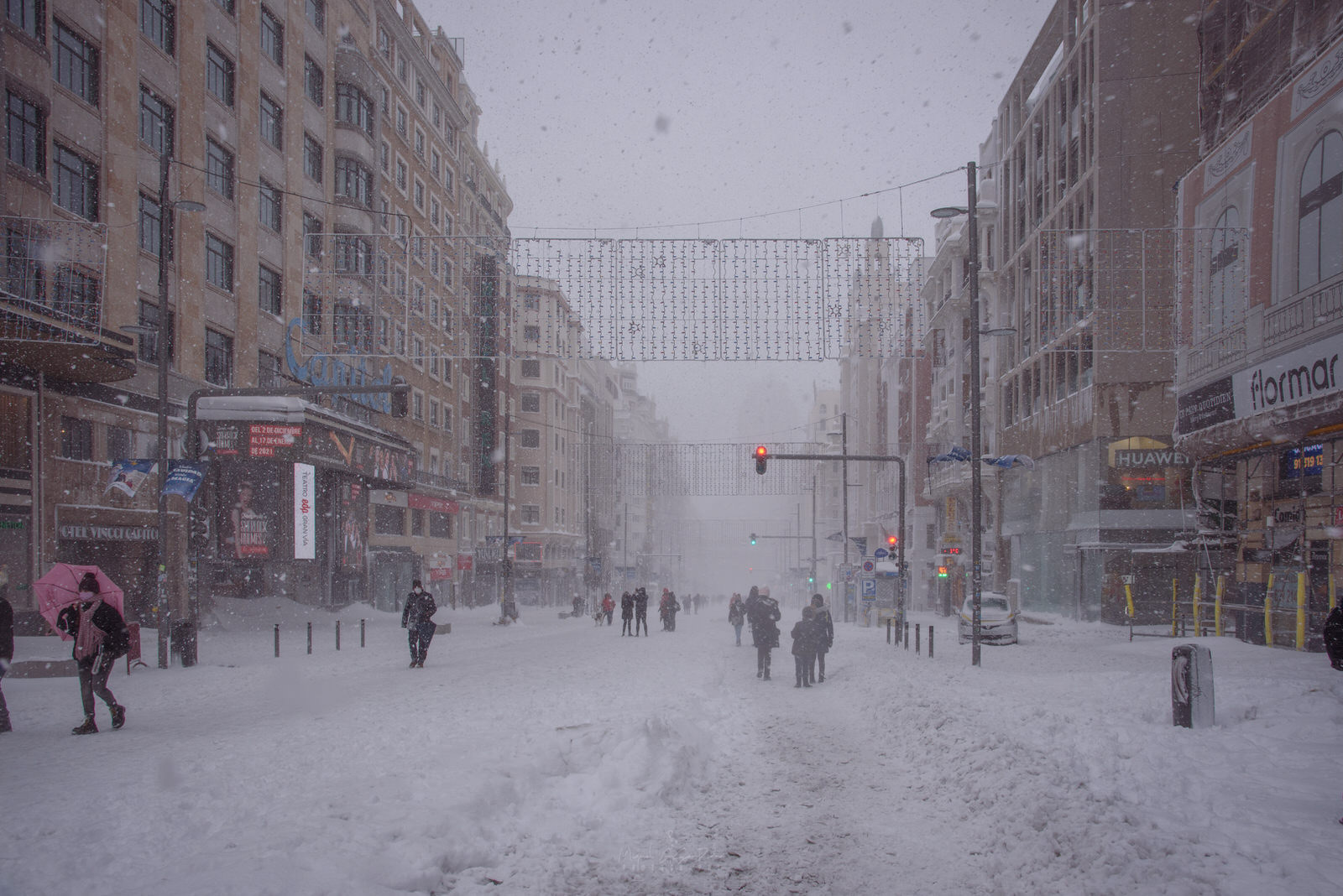 La Gran Vía en su bajada hacia Plaza de España
