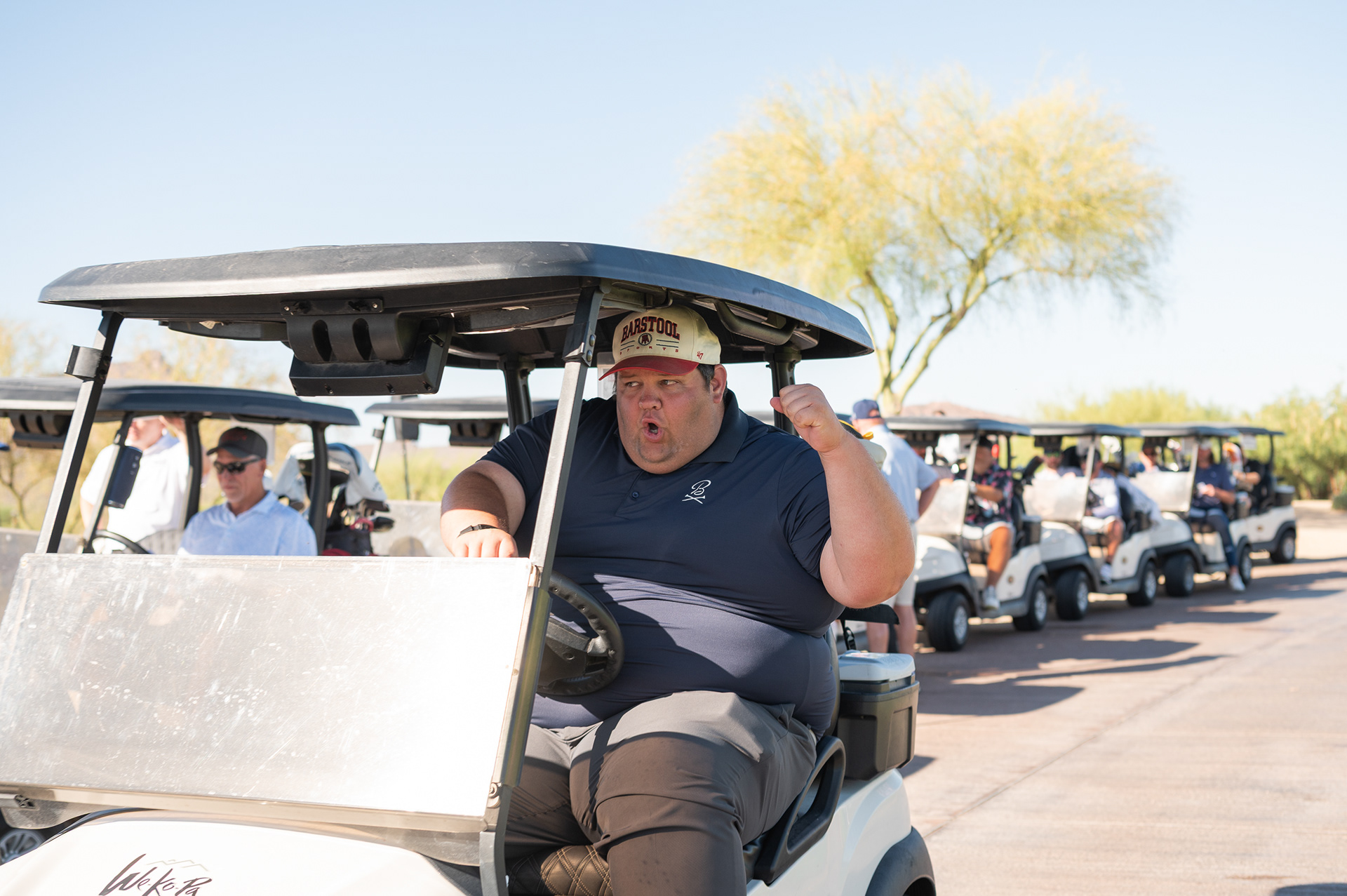 Barstool Beef driving to his hole