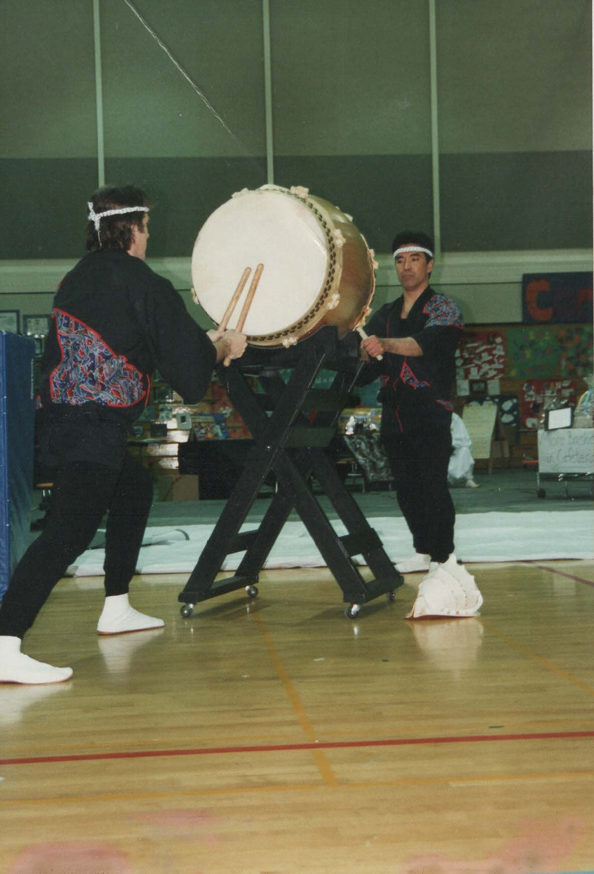 Playing odaiko