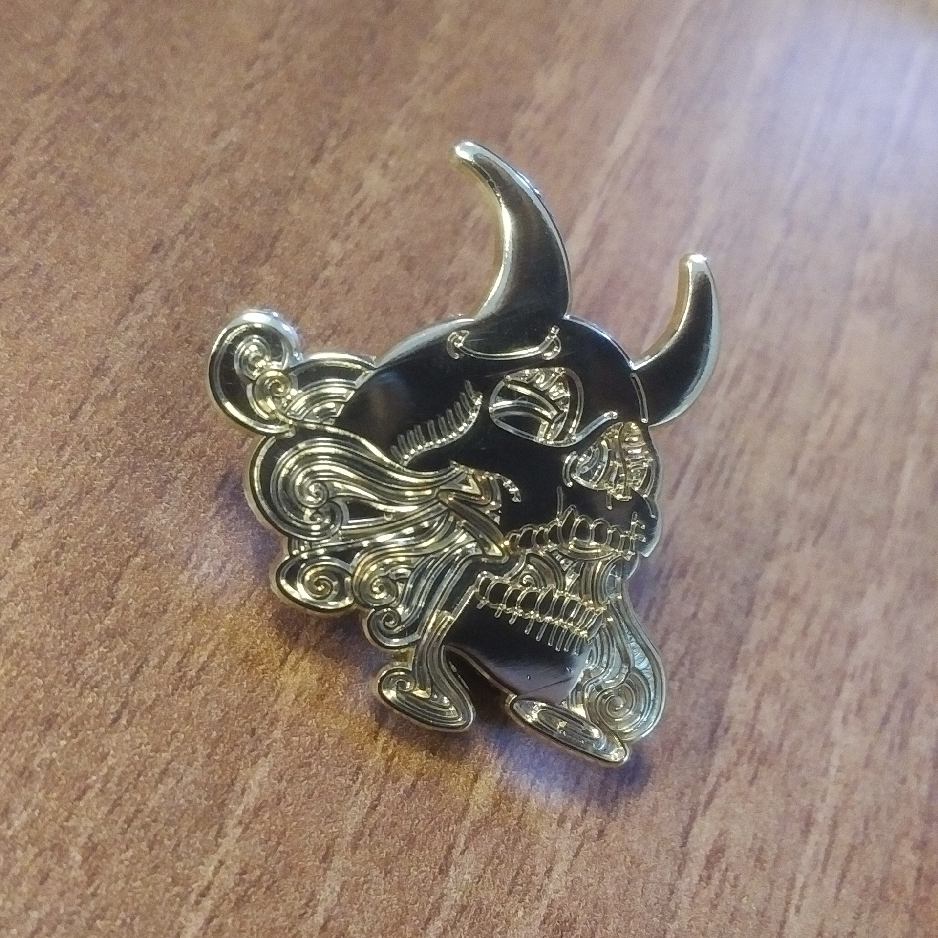 Wogender Schadel - Sun pin