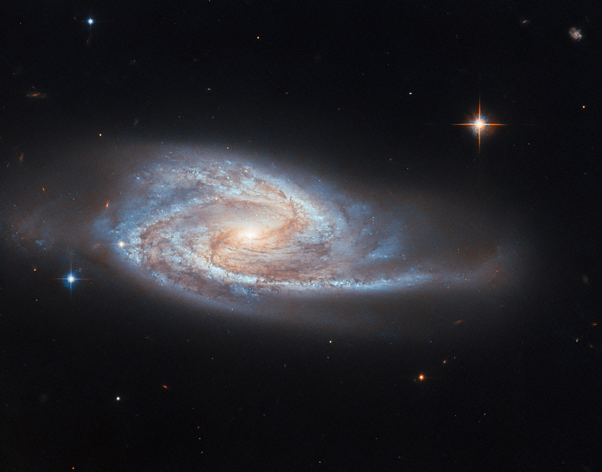 Hiding a bright secret - Credit: ESA/Hubble & NASA, M. Koss, A. Barth