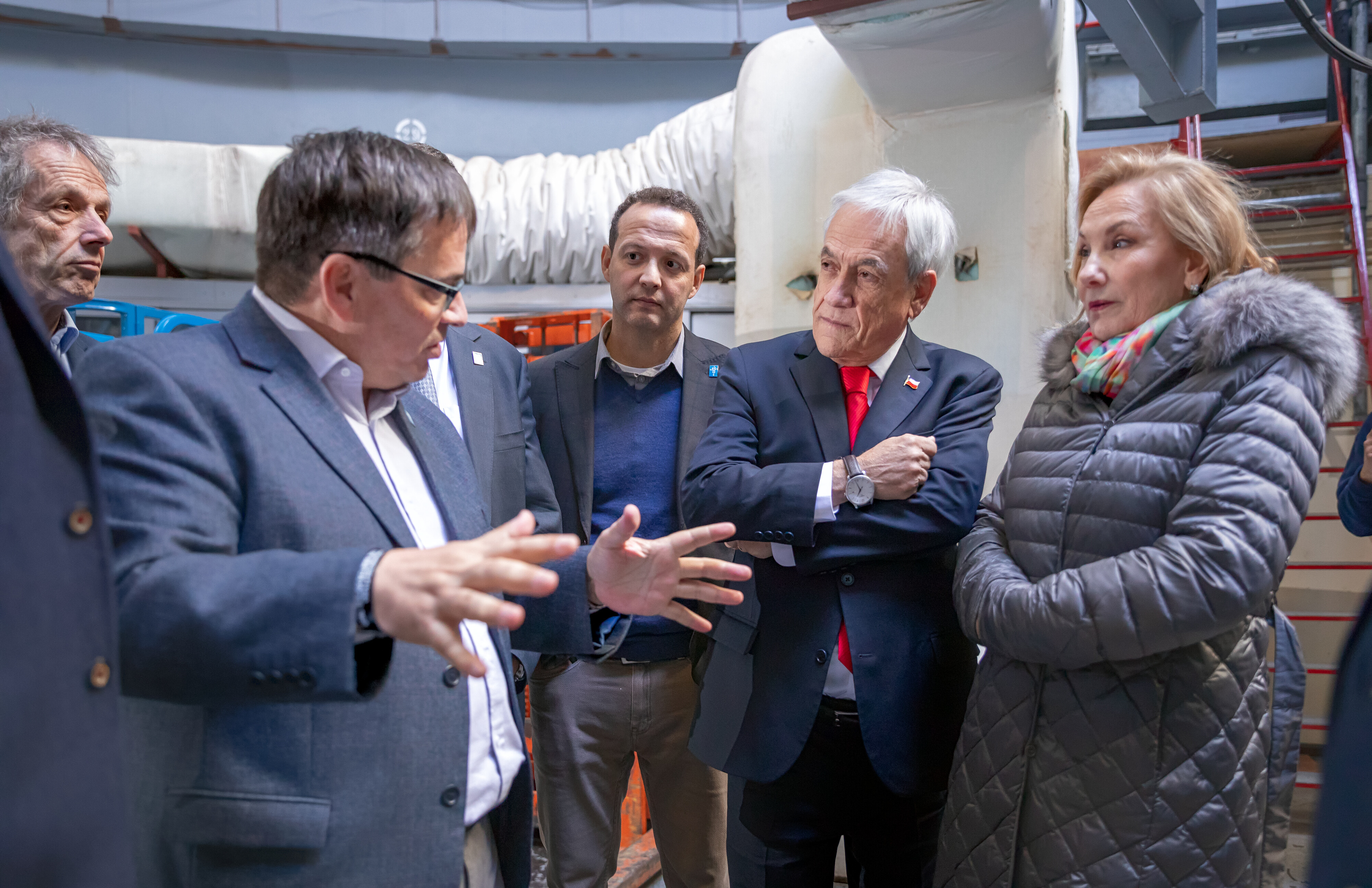 ESO's director general, Xavier Barcons, engages in discussions with the Chilean president Sebastián Piñera at the La Silla Observatory. This picture was taken on 2 July 2019 during the total solar eclipse event.