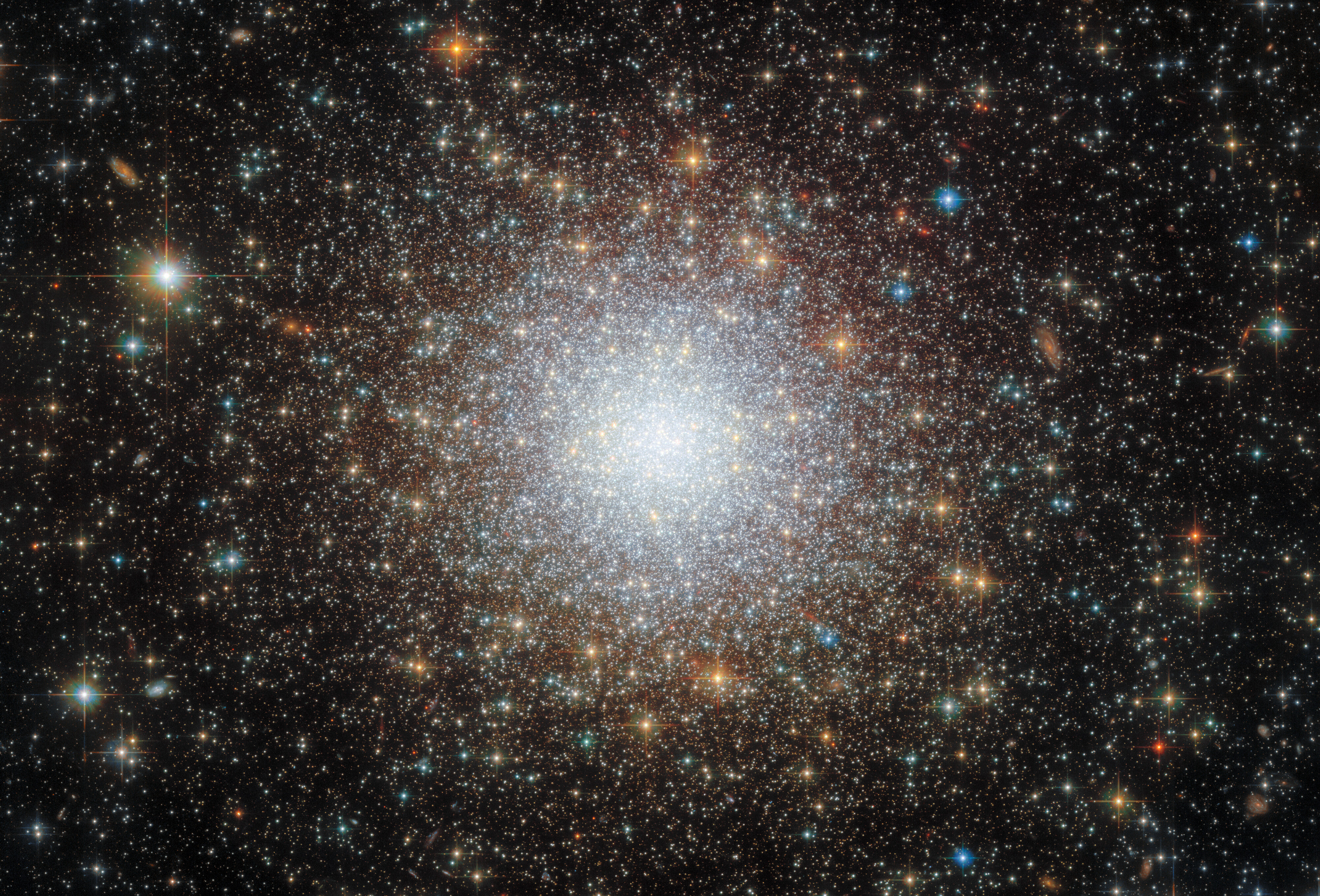 Cluster in the cloud - Credit: ESA/Hubble & NASA, A. Sarajedini, F. Niederhofer
