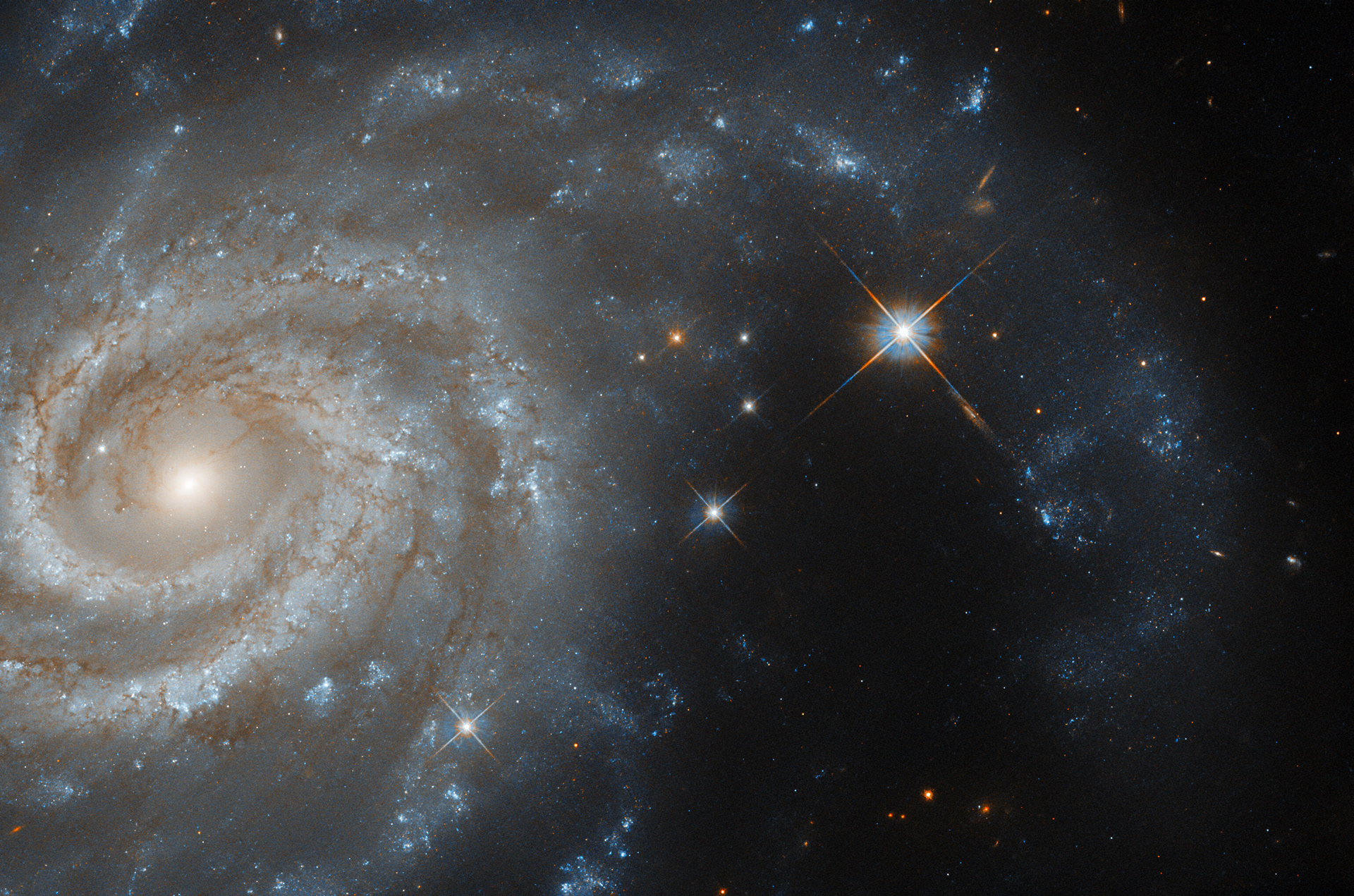 Luminous in Lepus - Credit: ESA/Hubble & NASA, R. J. Foley (UC Santa Cruz)