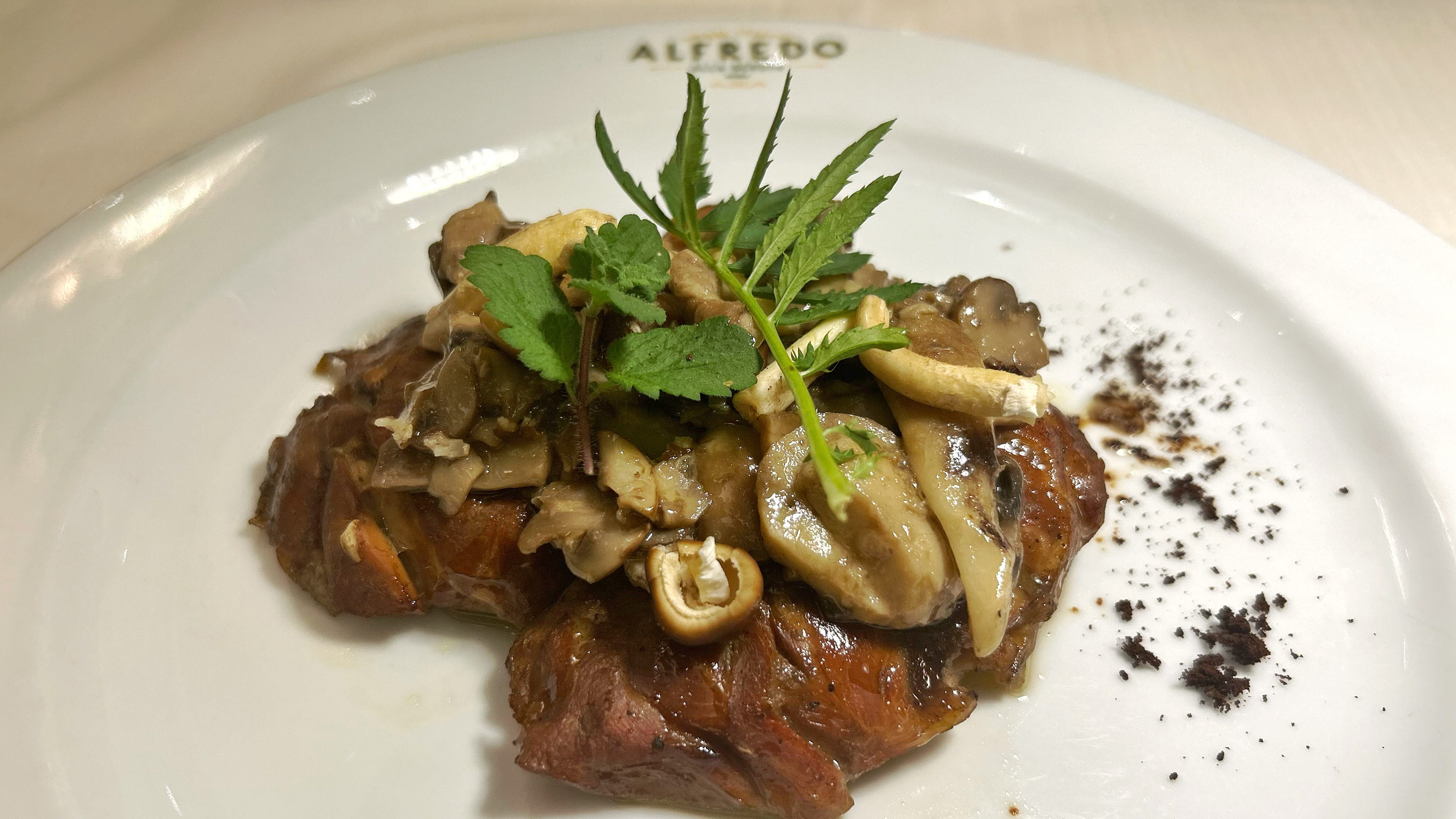 Smoked Chicken with Musrooms and Coffee Powder