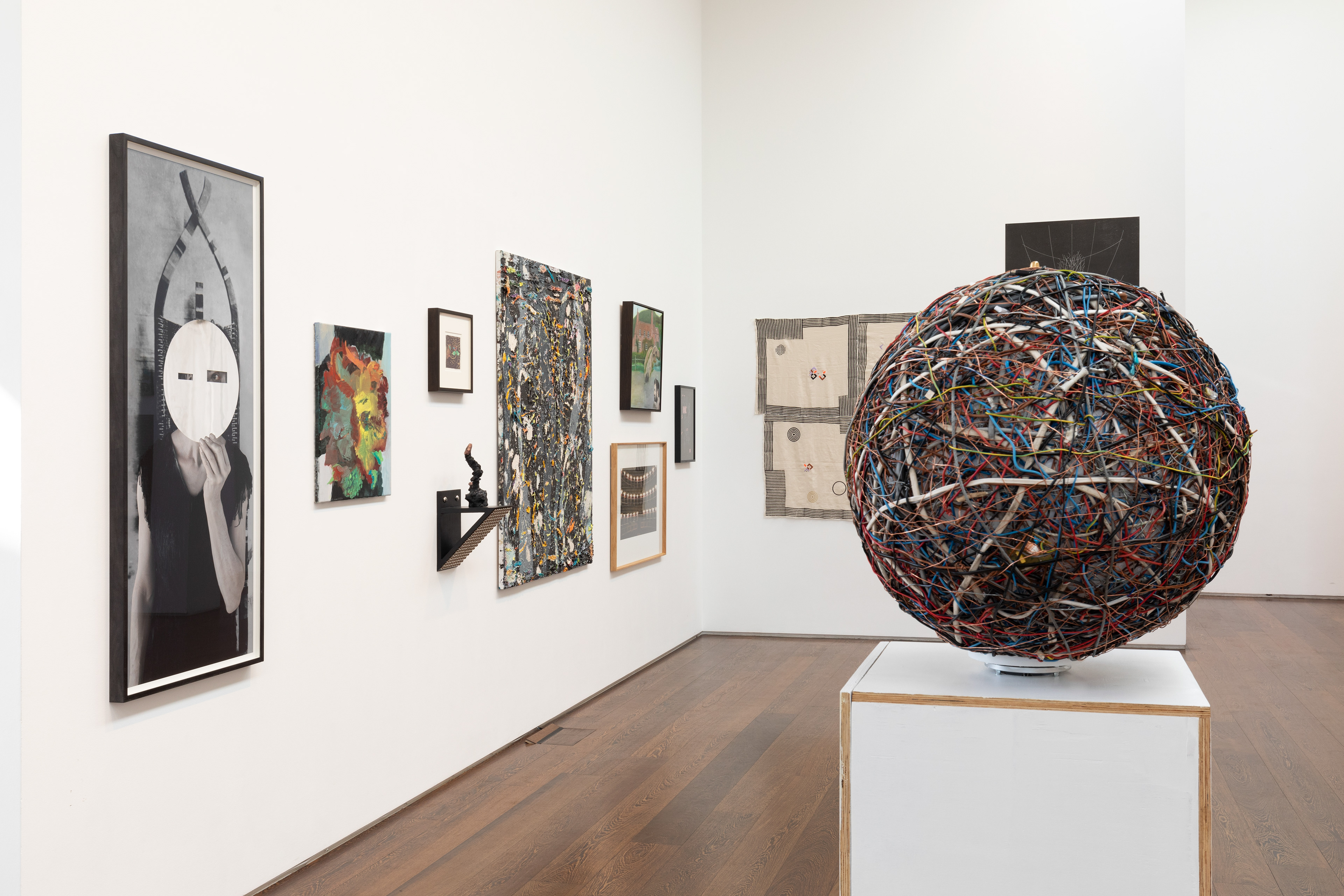 MONEY MAKES THE WORLD GO ROUND (2022), image © Benjamin Deakin