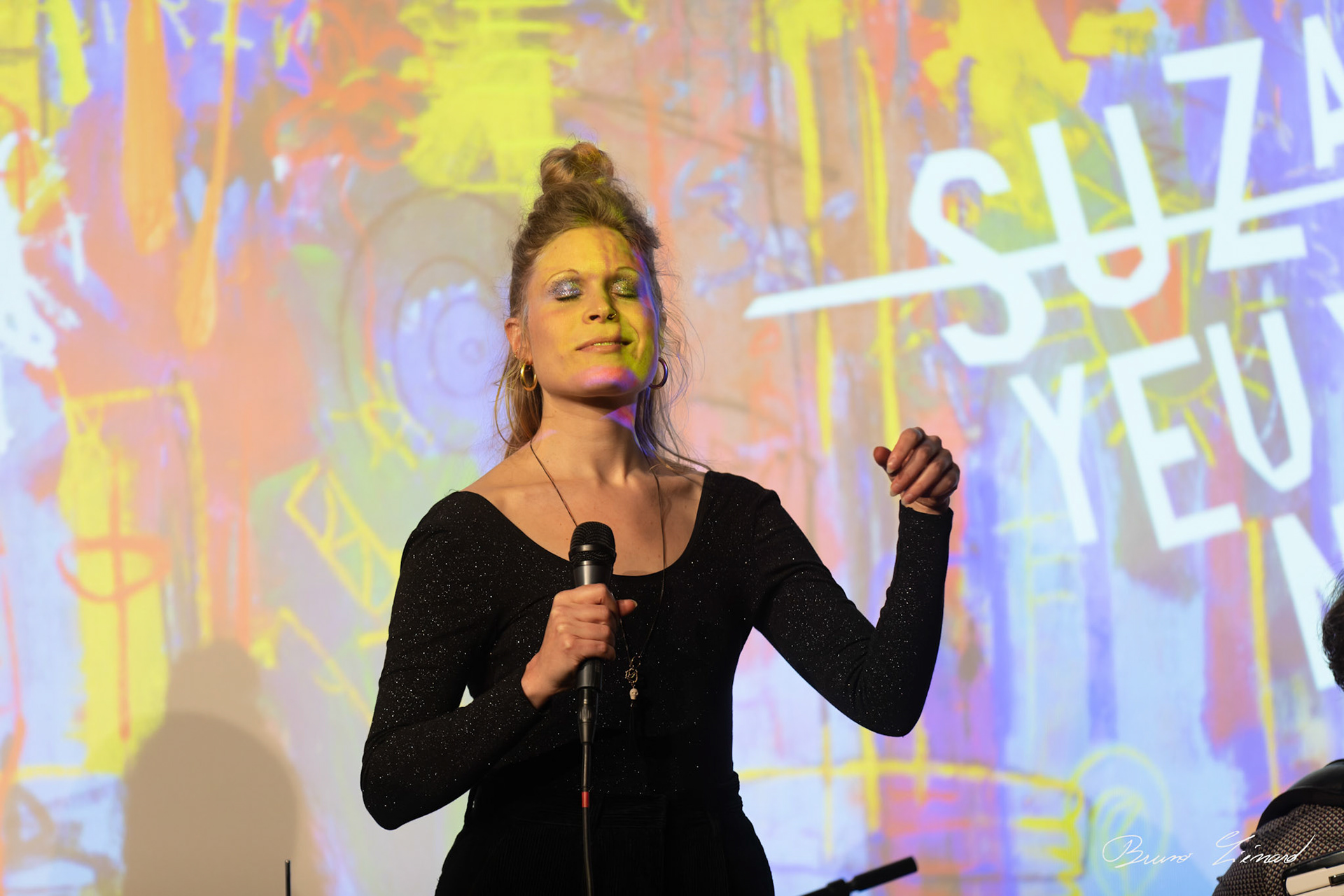 Suzanne Aux Yeux Noirs