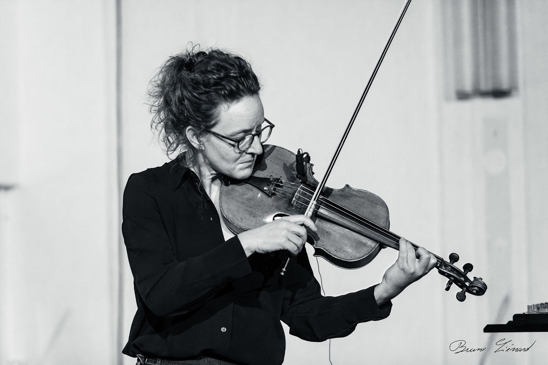 Suzanne Aux Yeux Noirs