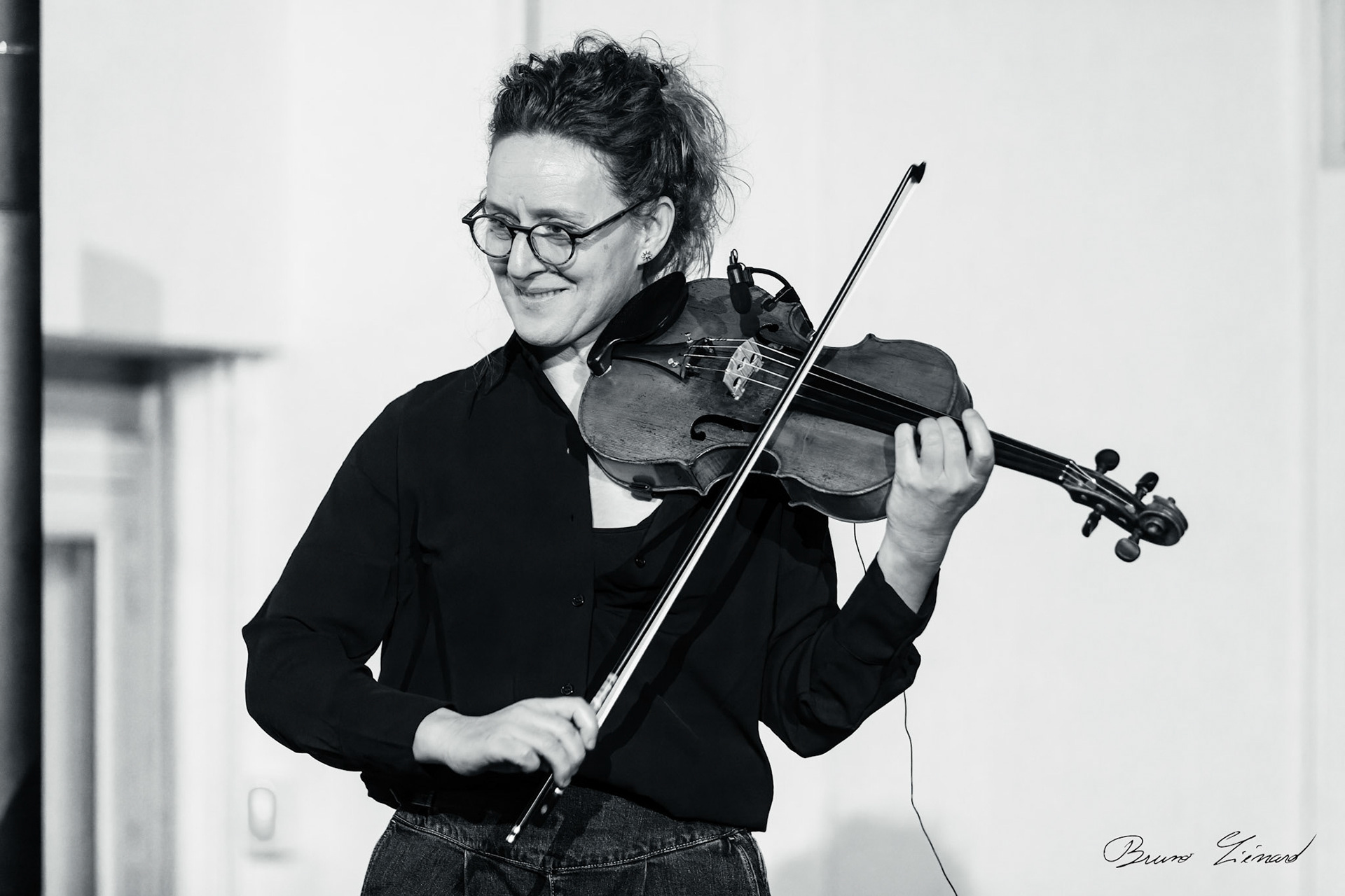 Suzanne Aux Yeux Noirs