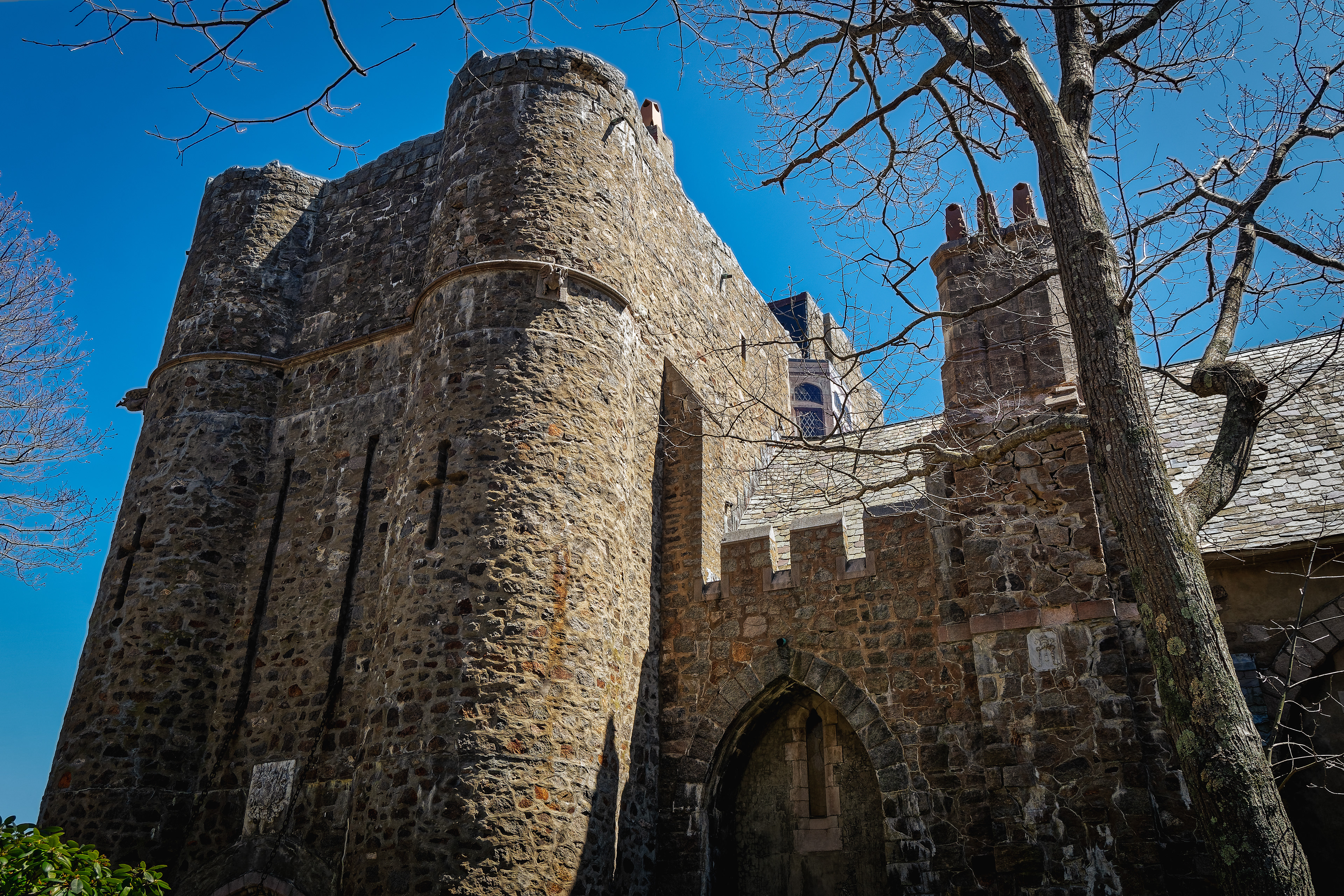 The main entry of the 1926 Medieval-style Hammond Castle