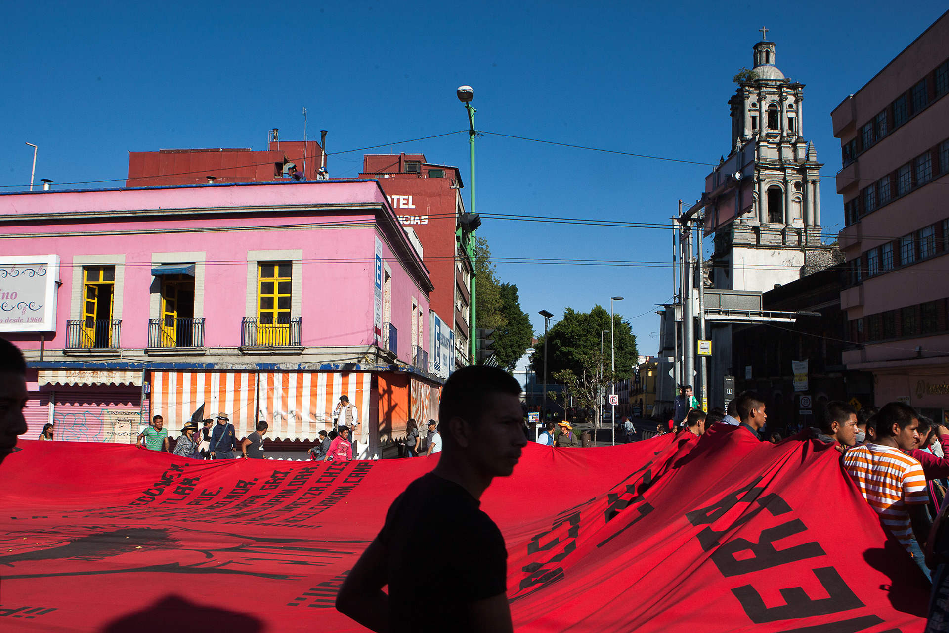 Estudiantes normalistas de varios estados marchan el 2 de octubre de 2015. (Foto: Prometeo Lucero)
