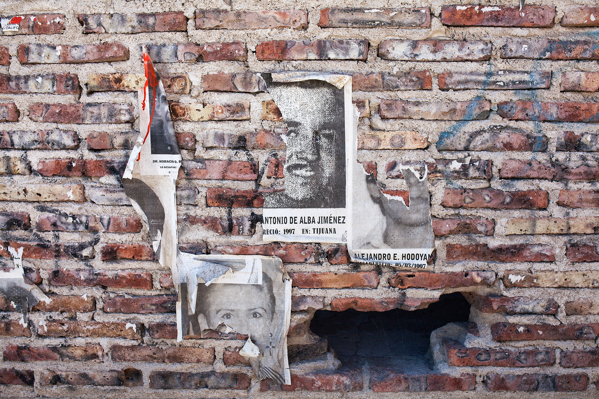 Al menos 900 personas en Baja California están registradas como desaparecidas. Los cuerpos de muchas de ellas podrían haber sido disueltos con químicos en el predio La Gallera, a las afueras de Tijuana. (Prometeo Lucero)