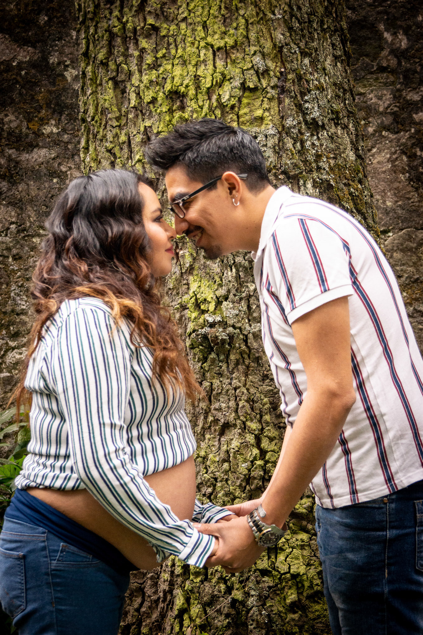 Sesión de maternidad para Adriana y Diego en el Desierto de los Leones, CDMX