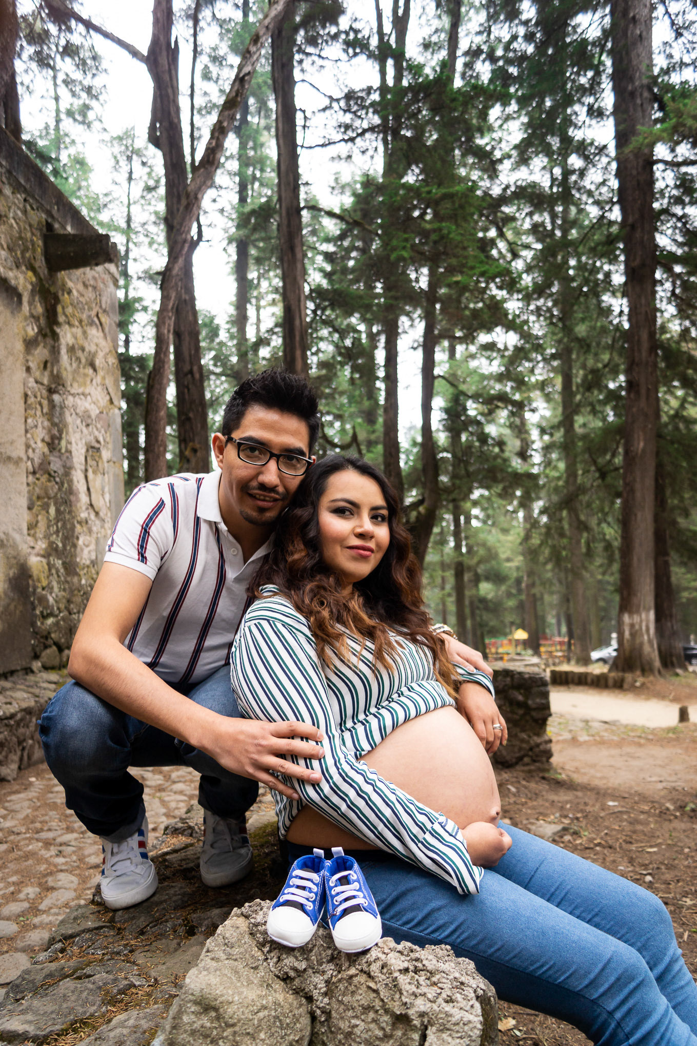 Sesión de maternidad para Adriana y Diego en el Desierto de los Leones, CDMX