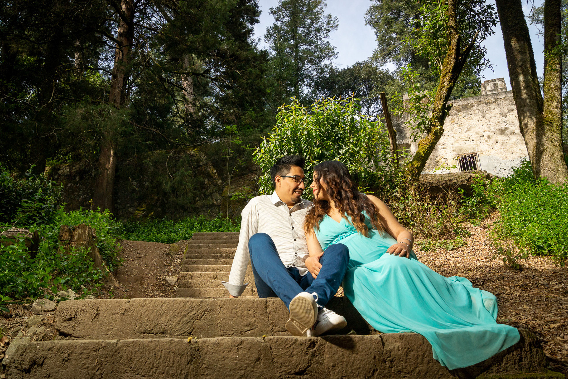 Sesión de maternidad para Adriana y Diego en el Desierto de los Leones, CDMX