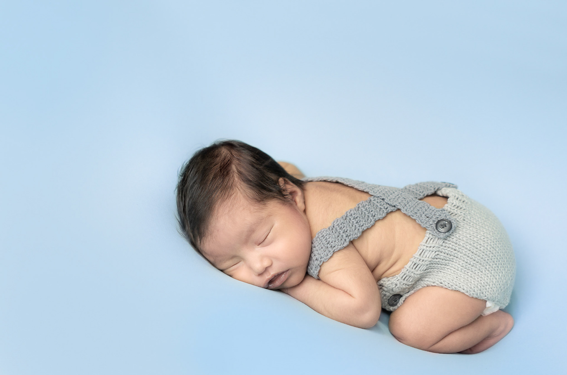 Sesión fotográfica de Leonardo Aarón a sus 13 días de nacido.