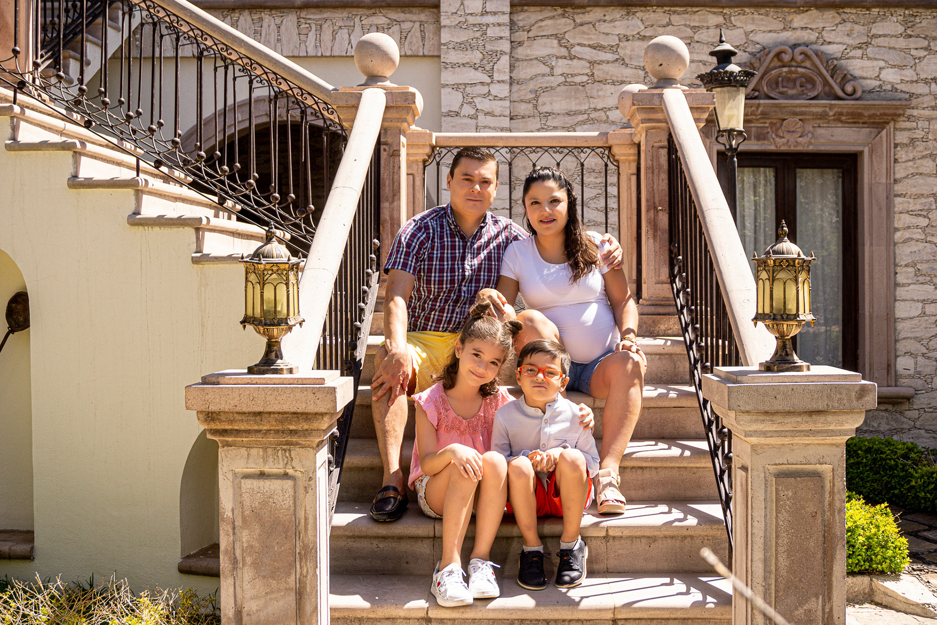 Sesión fotográfica de maternidad para Maria Fernanda y Alonso.
