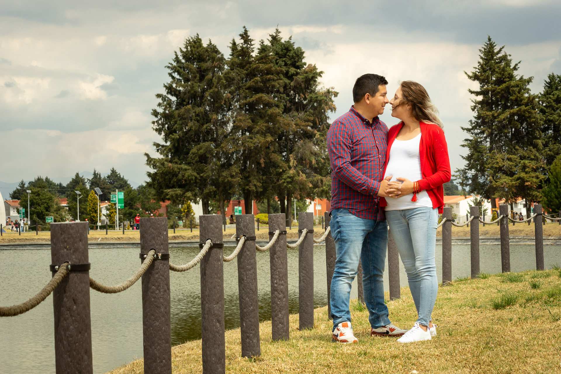 Sesión fotográfica de embarazo para la familia de Nallely