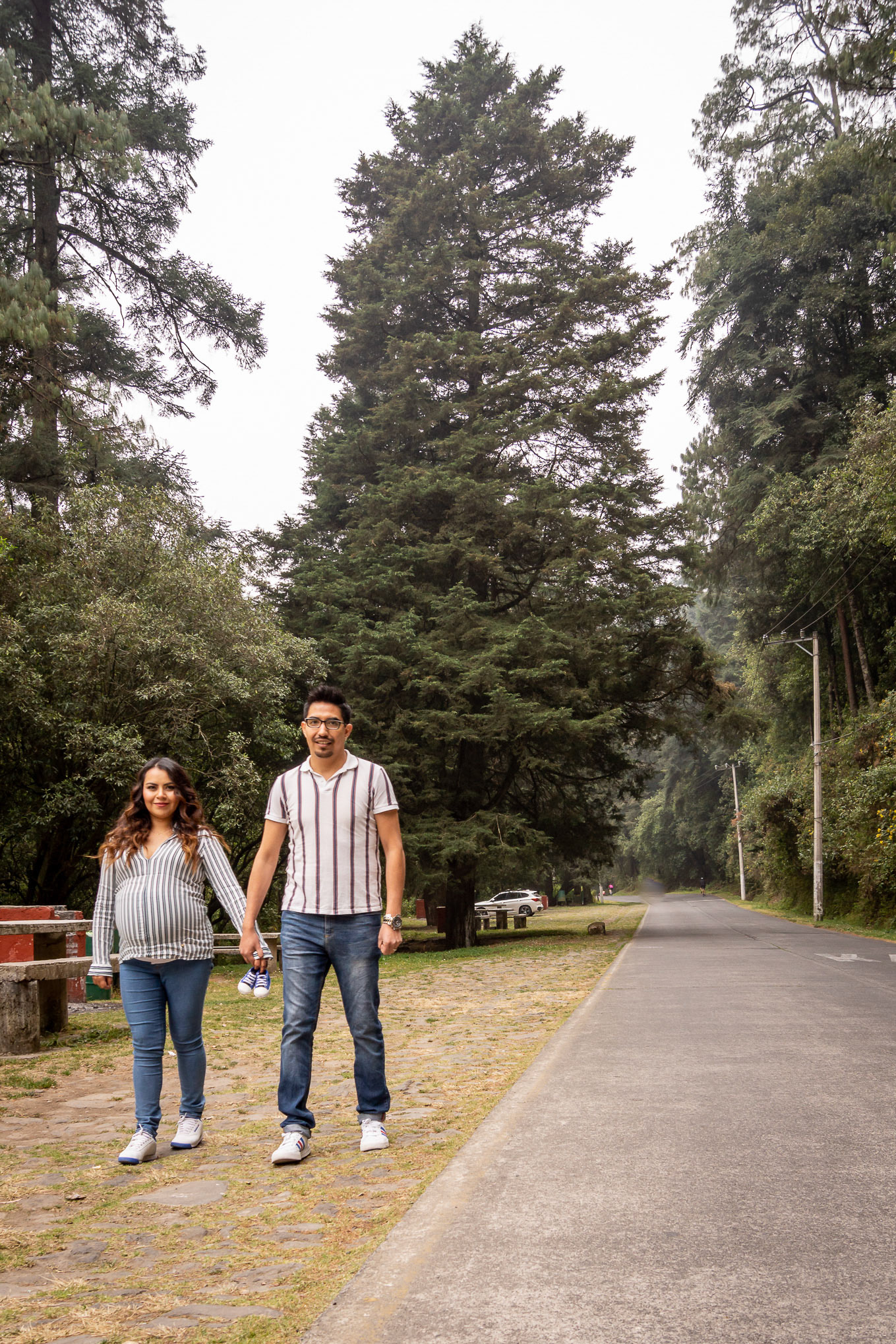 Sesión de maternidad para Adriana y Diego en el Desierto de los Leones, CDMX