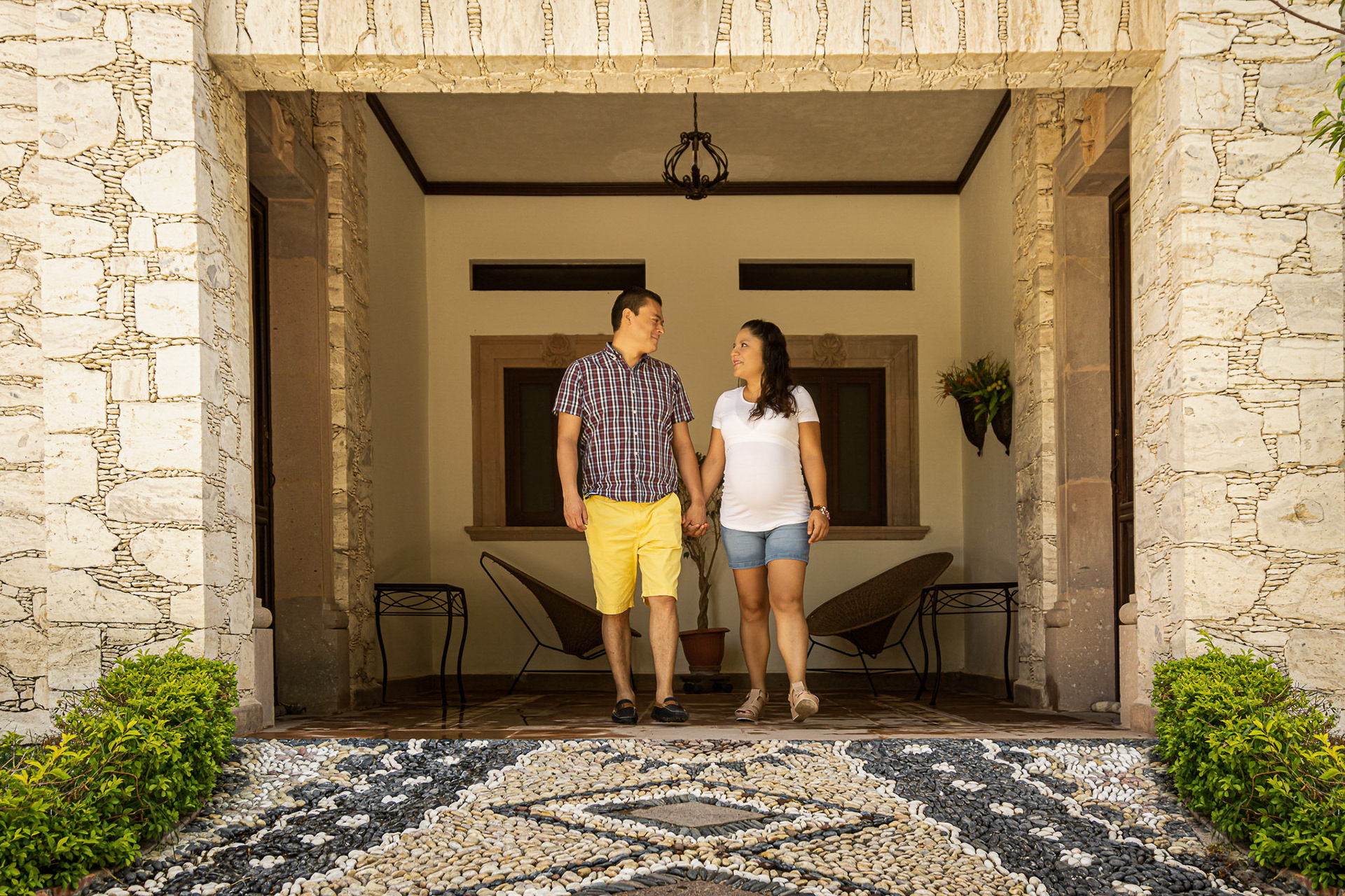 Sesión fotográfica de maternidad para Maria Fernanda y Alonso.