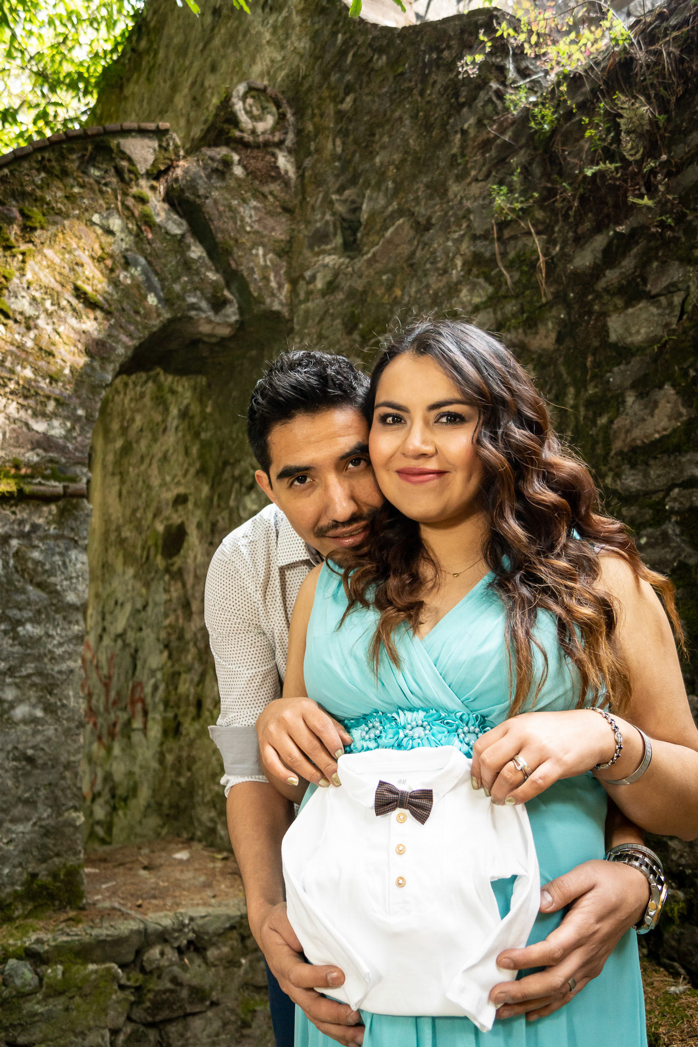 Sesión de maternidad para Adriana y Diego en el Desierto de los Leones, CDMX