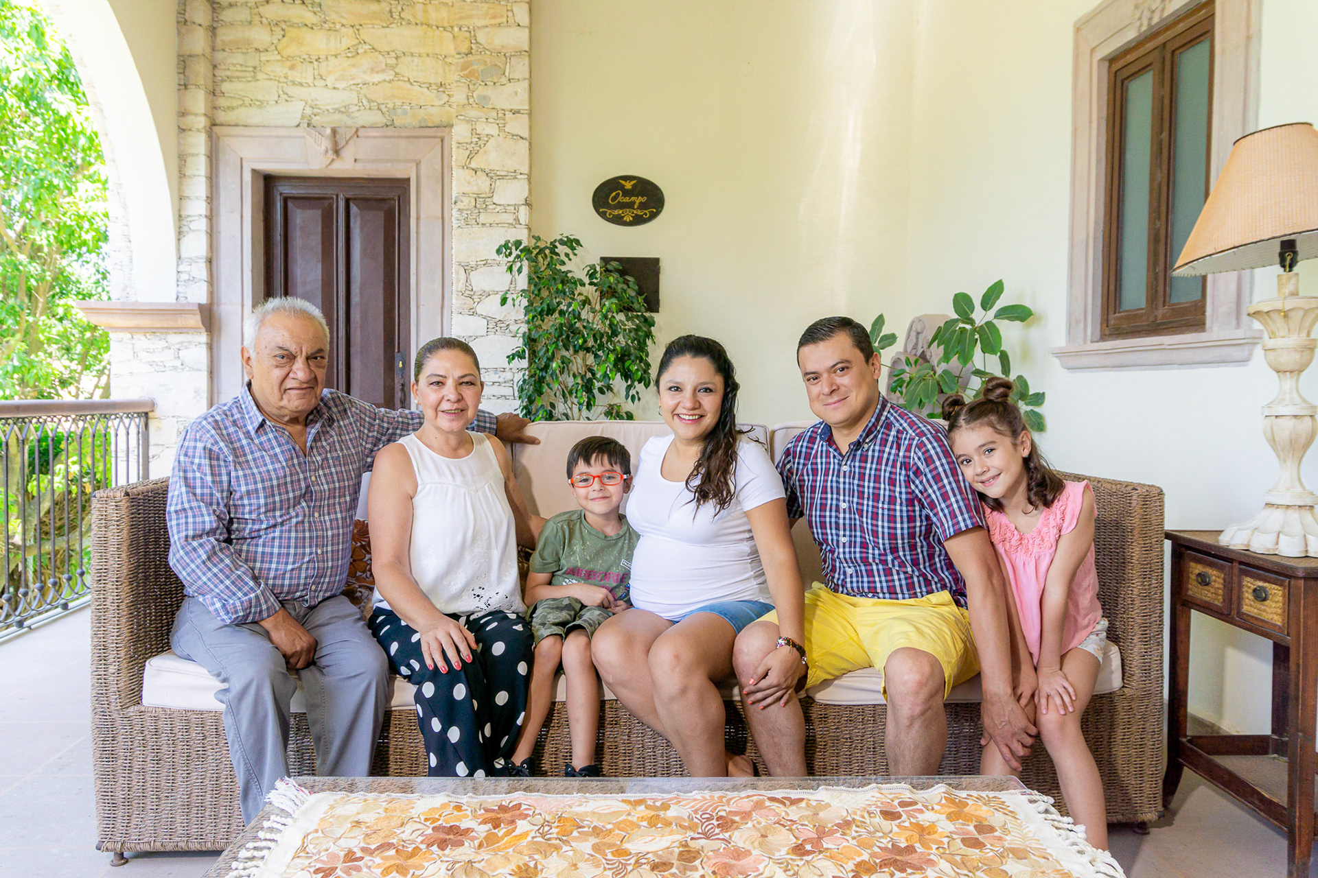 Sesión fotográfica de maternidad para Maria Fernanda y Alonso.