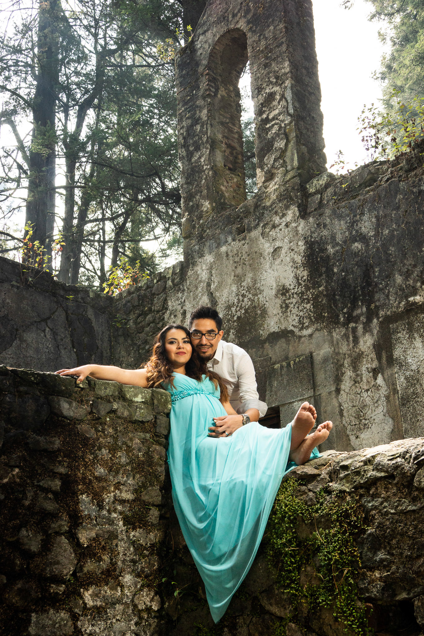 Sesión de maternidad para Adriana y Diego en el Desierto de los Leones, CDMX