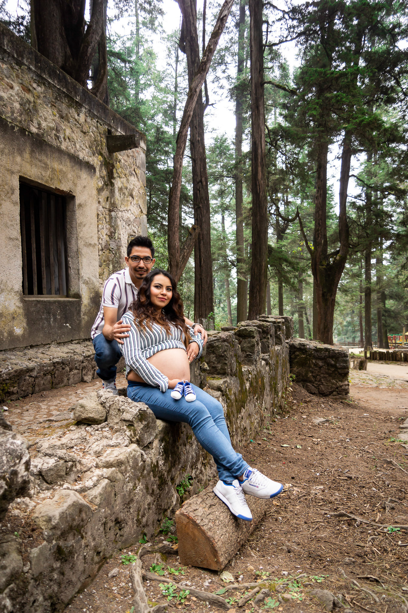 Sesión de maternidad para Adriana y Diego en el Desierto de los Leones, CDMX