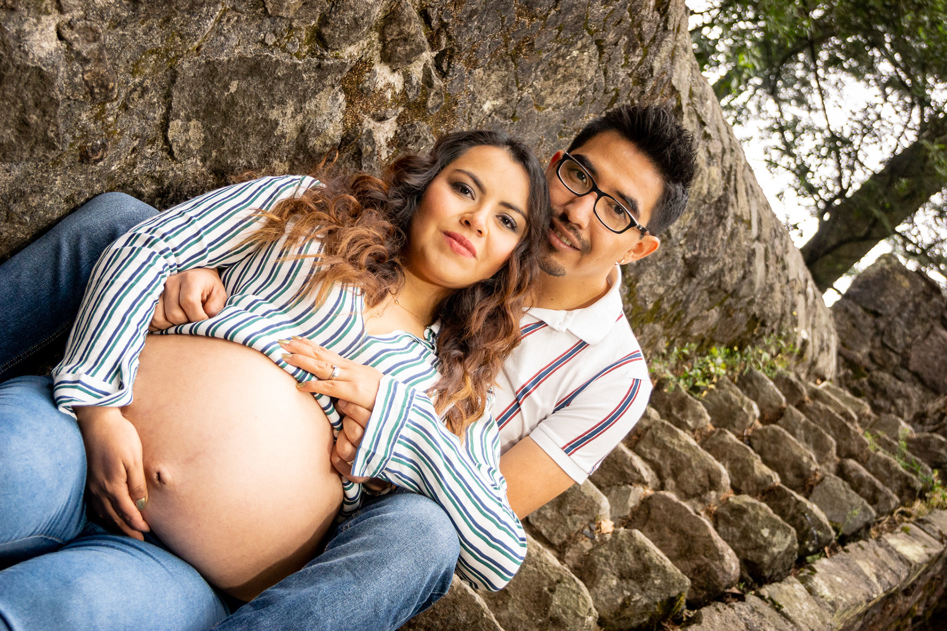 Sesión de maternidad para Adriana y Diego en el Desierto de los Leones, CDMX