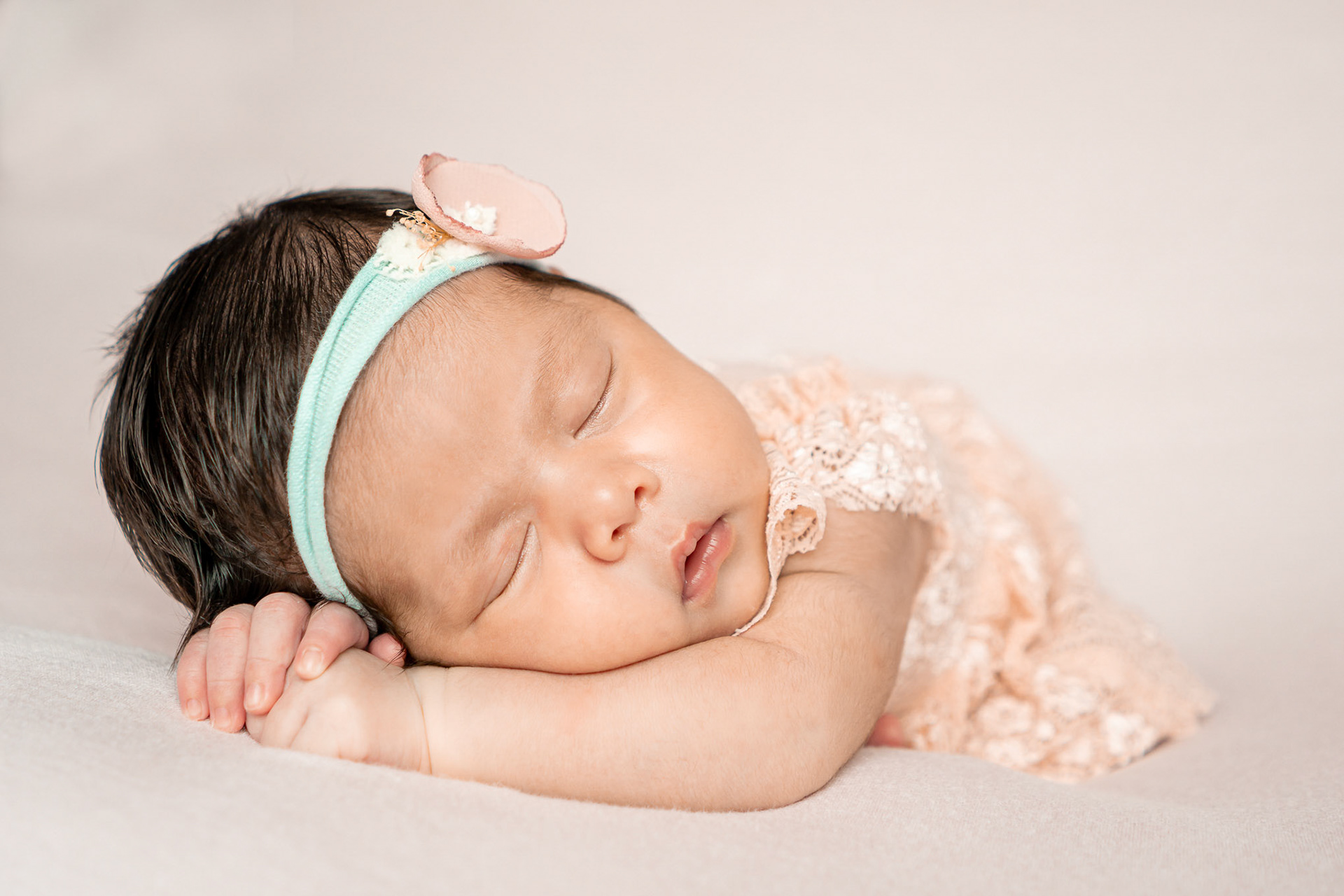 Sesión fotográfica de Recién Nacido (New Born) para Mía Alessandra.