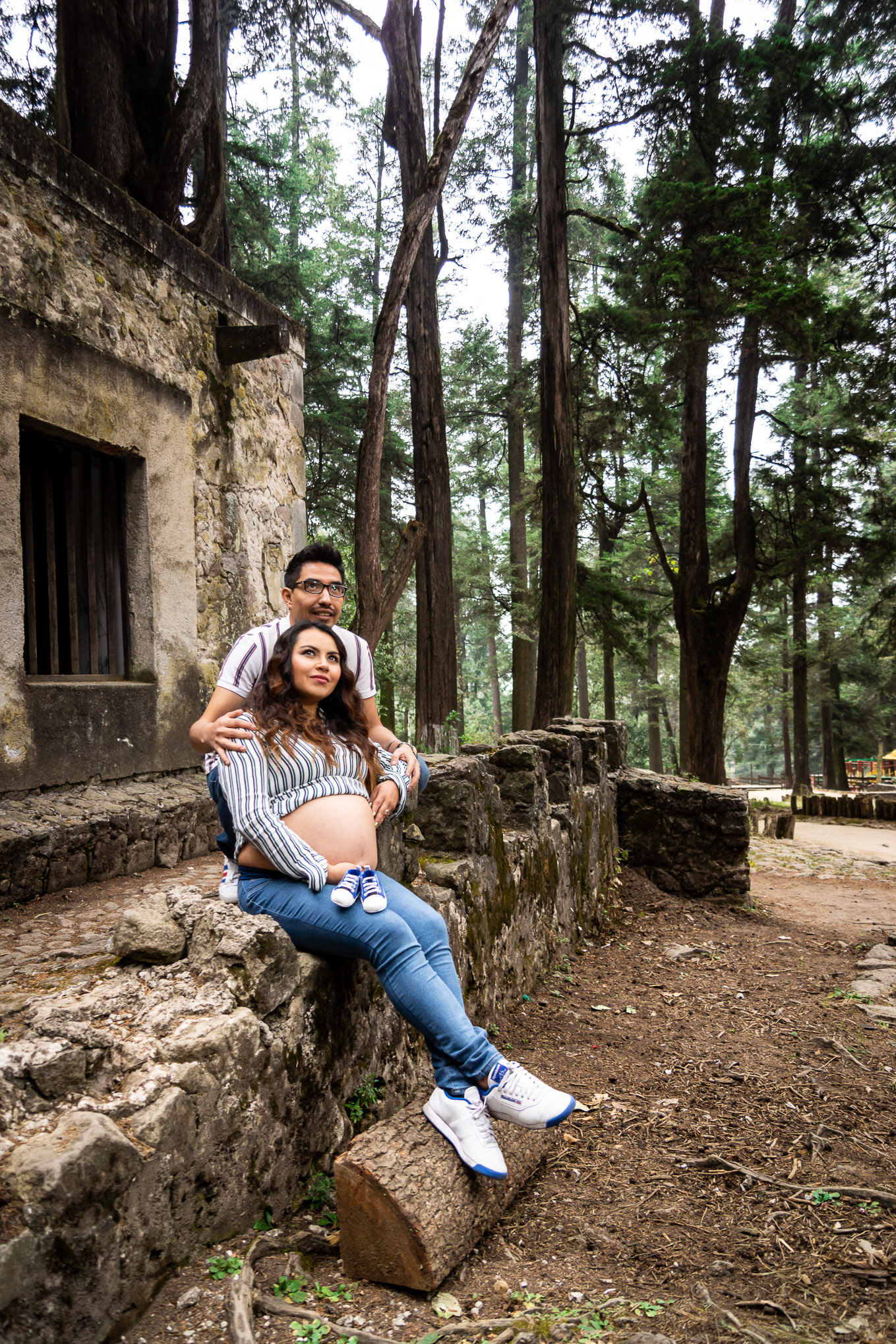 Sesión de maternidad para Adriana y Diego en el Desierto de los Leones, CDMX