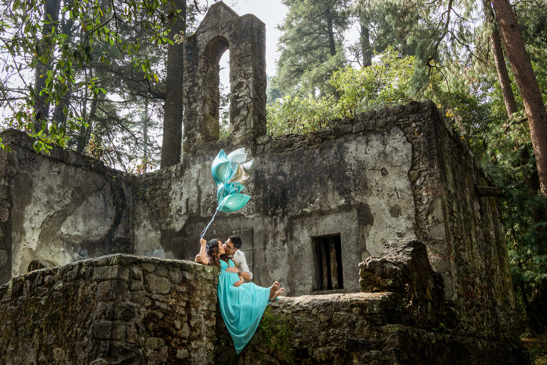 Sesión de maternidad para Adriana y Diego en el Desierto de los Leones, CDMX