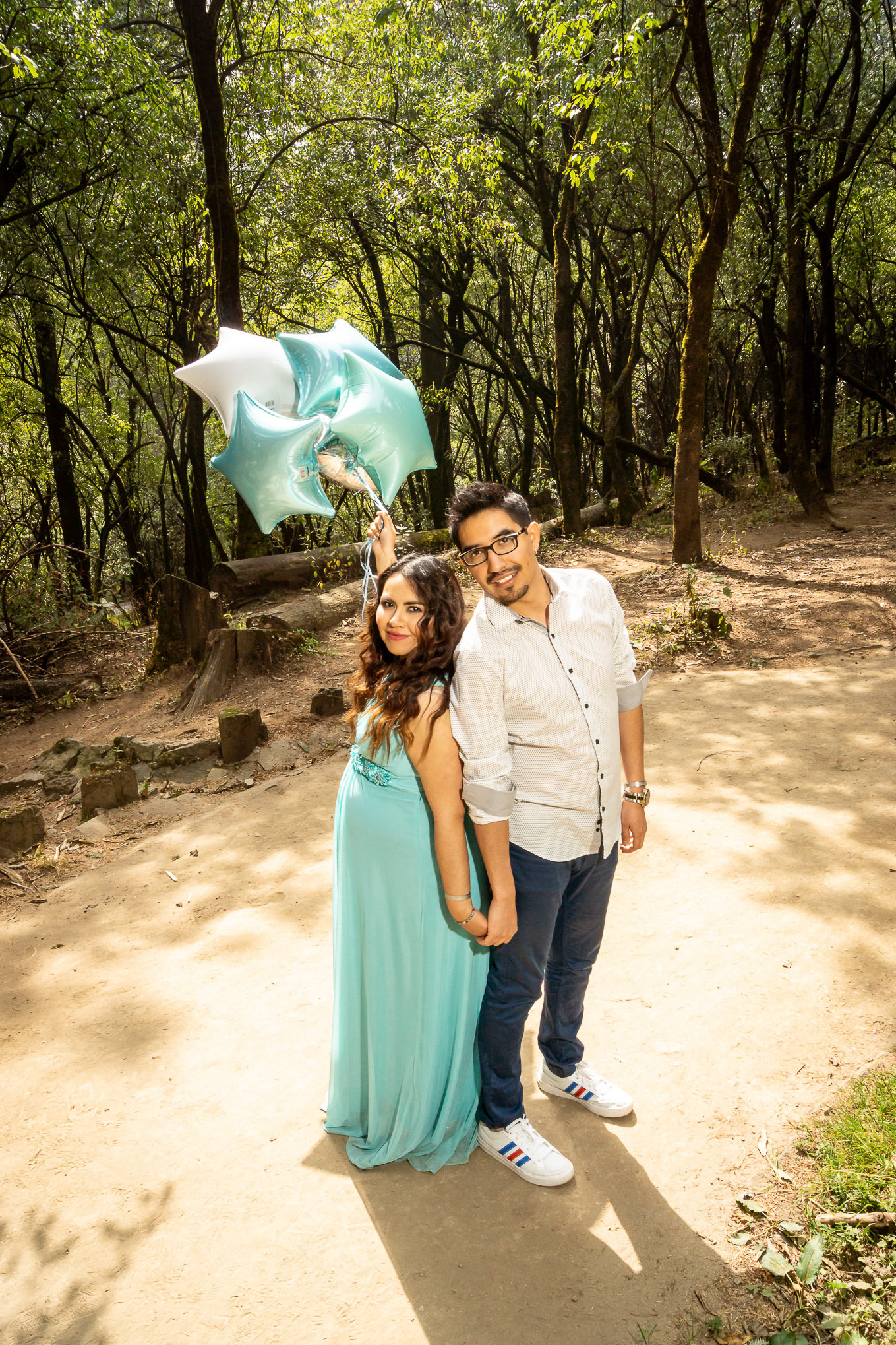 Sesión de maternidad para Adriana y Diego en el Desierto de los Leones, CDMX